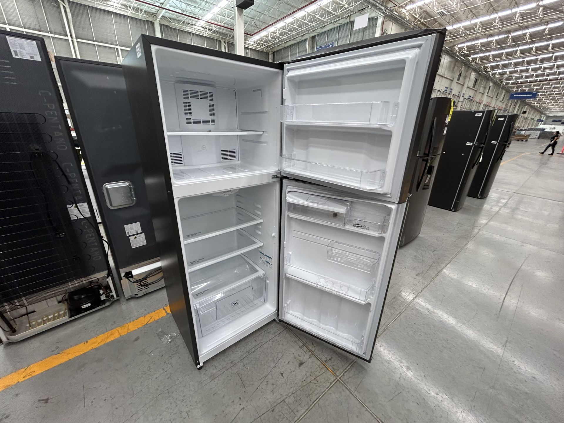 1 Refrigerador con dispensador de agua Marca MABE, Modelo RME360FDMRQ0, Serie 803864 Color GRIS (No - Image 4 of 5