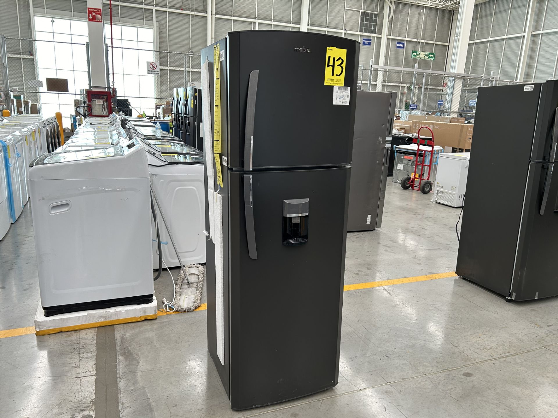 1 Refrigerador con dispensador de agua Marca MABE, Modelo RMA300FJMRD0, Serie 719308 Color GRIS (No - Image 3 of 5
