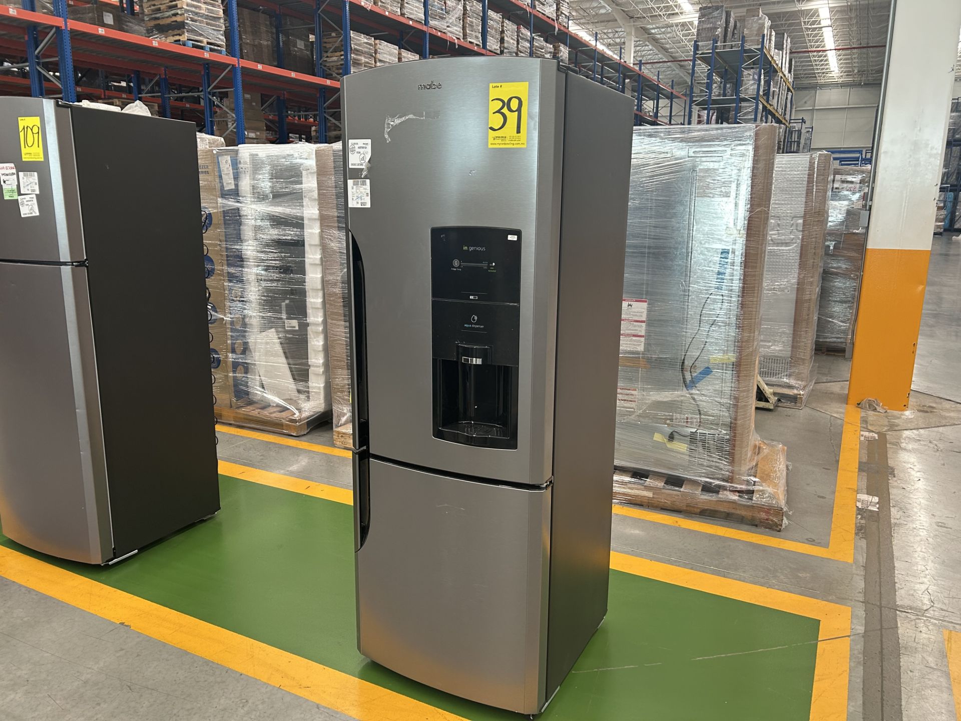 1 Refrigerador con dispensador de agua Marca MABE, Modelo RMB400IAMRM0, Serie 415121 Color GRIS (No - Image 2 of 5