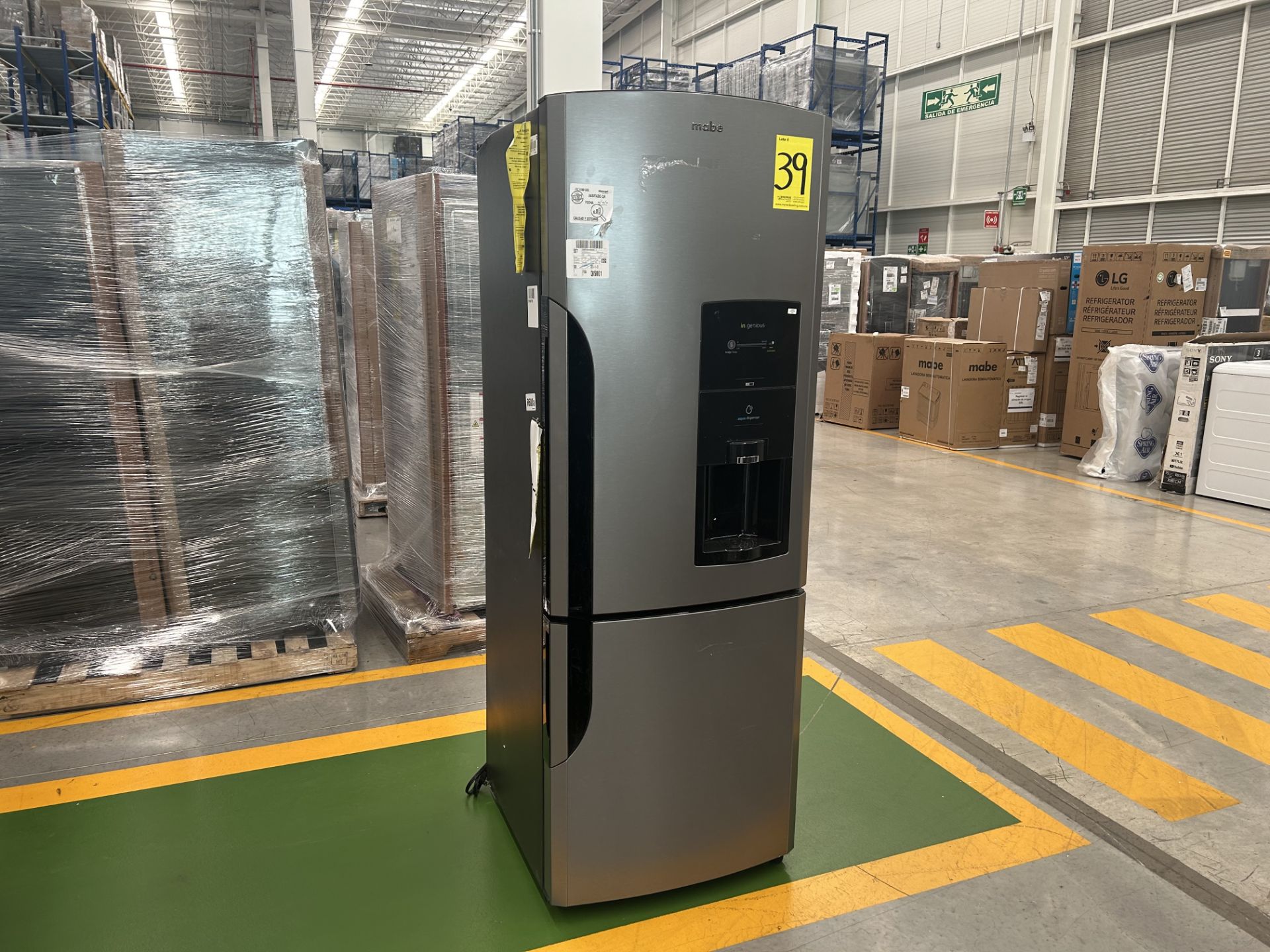 1 Refrigerador con dispensador de agua Marca MABE, Modelo RMB400IAMRM0, Serie 415121 Color GRIS (No - Image 3 of 5