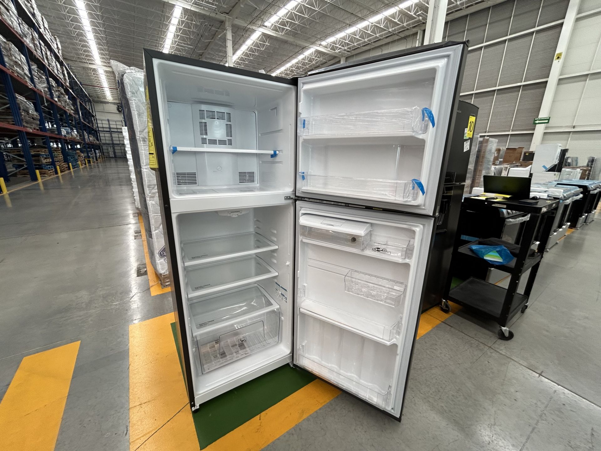 1 Refrigerador con dispensador de agua Marca MABE, Modelo RME360FDMRD0, Serie 815383 Color GRIS (No - Image 4 of 5