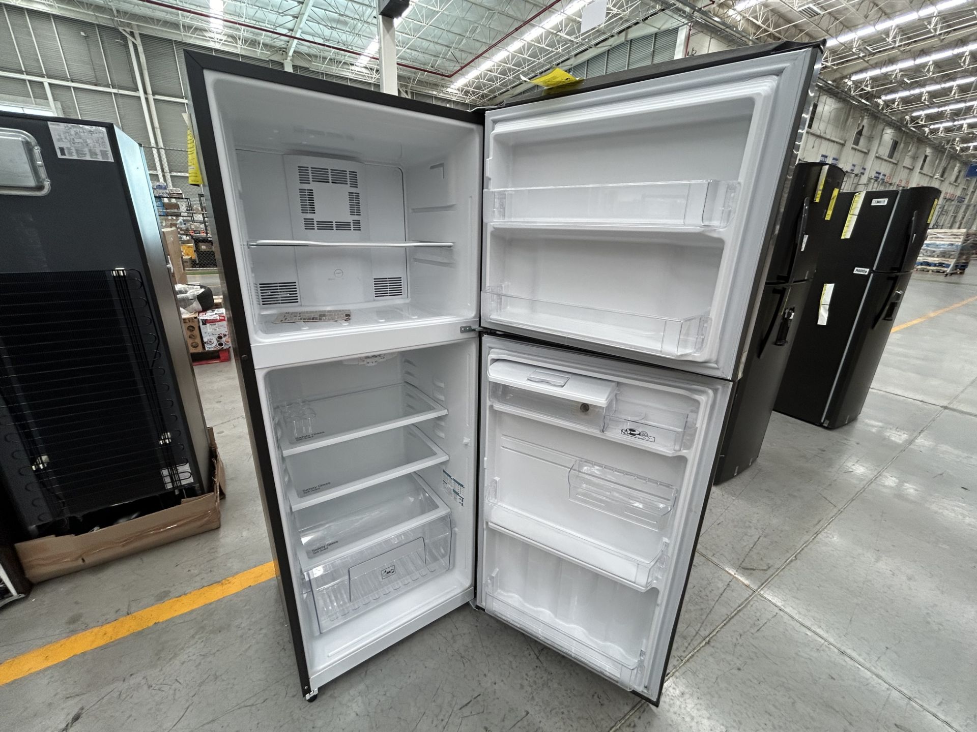 1 Refrigerador con dispensador de agua Marca MABE, Modelo RME360FDMRQ0, Serie 819146 Color GRIS (No - Image 4 of 5