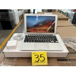 1 MacBook Air Modelo A1454, Serie G0GFWM, Color GRIS, Procesador CORE i5, 4 GB RAM, 128 Gb Almacena