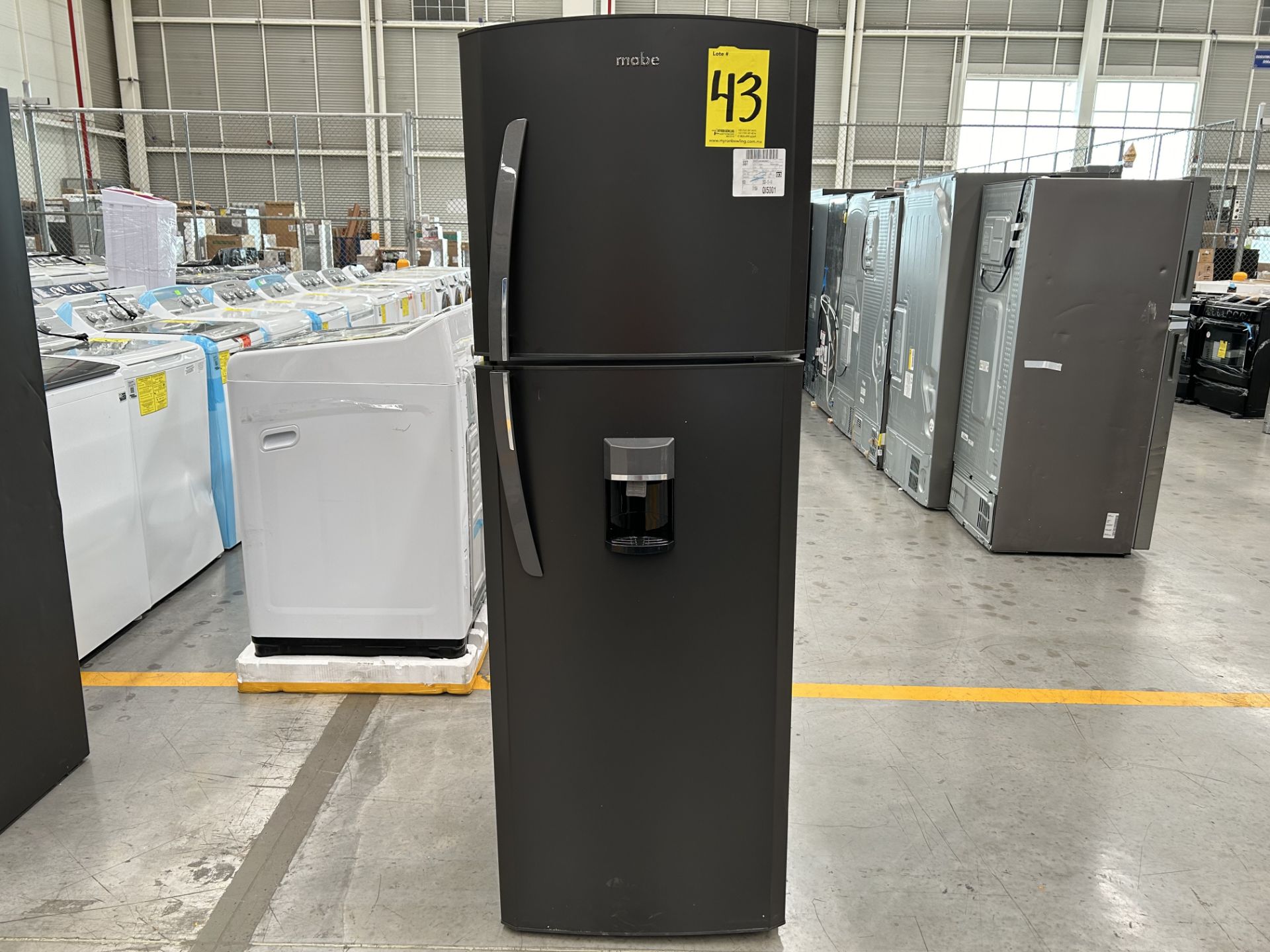 1 Refrigerador con dispensador de agua Marca MABE, Modelo RMA300FJMRD0, Serie 719308 Color GRIS (No