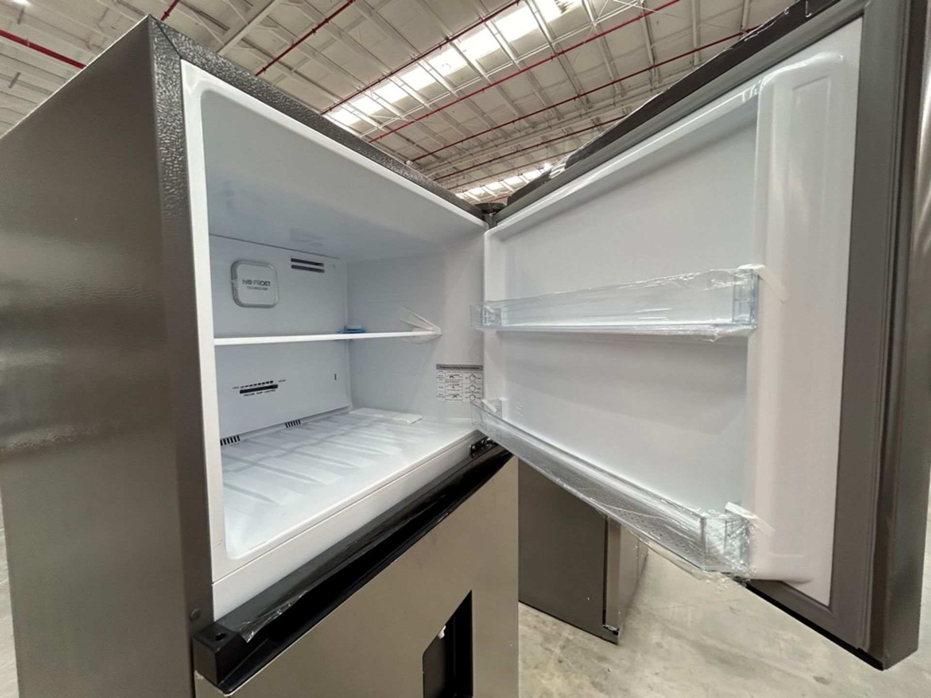 1 refrigerador con dispensador de agua Marca HISENSE, Modelo RT16N6CDX, Color GRIS (No se asegura s - Image 4 of 6