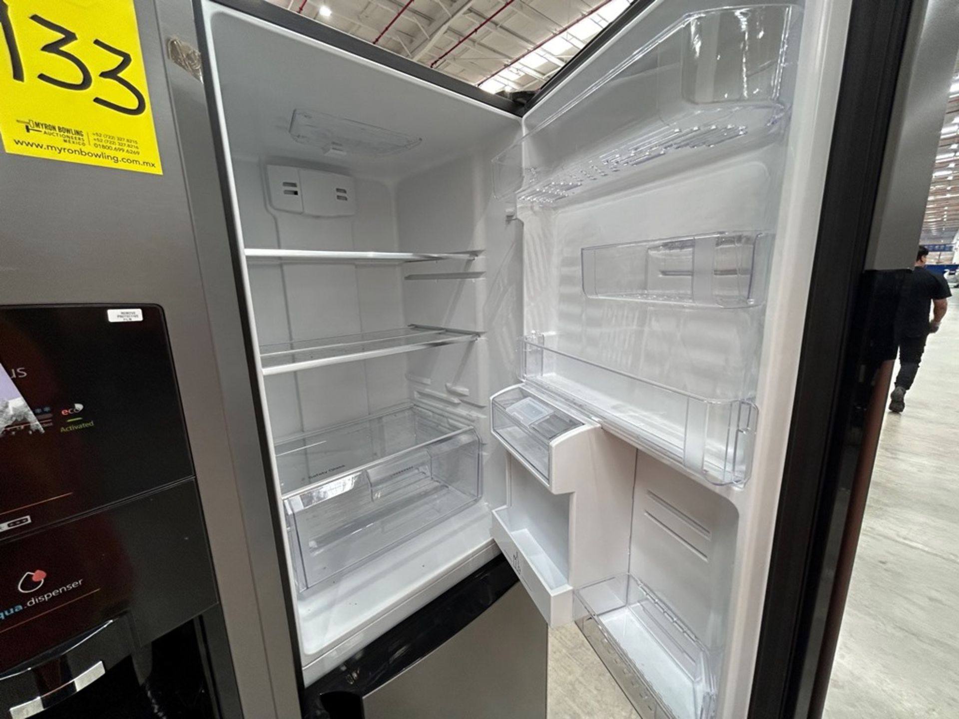 2 refrigeradores contiene: 1 refrigerador con dispensador de agua Marca MABE, Modelo RMB520IBMRX, S - Image 7 of 8