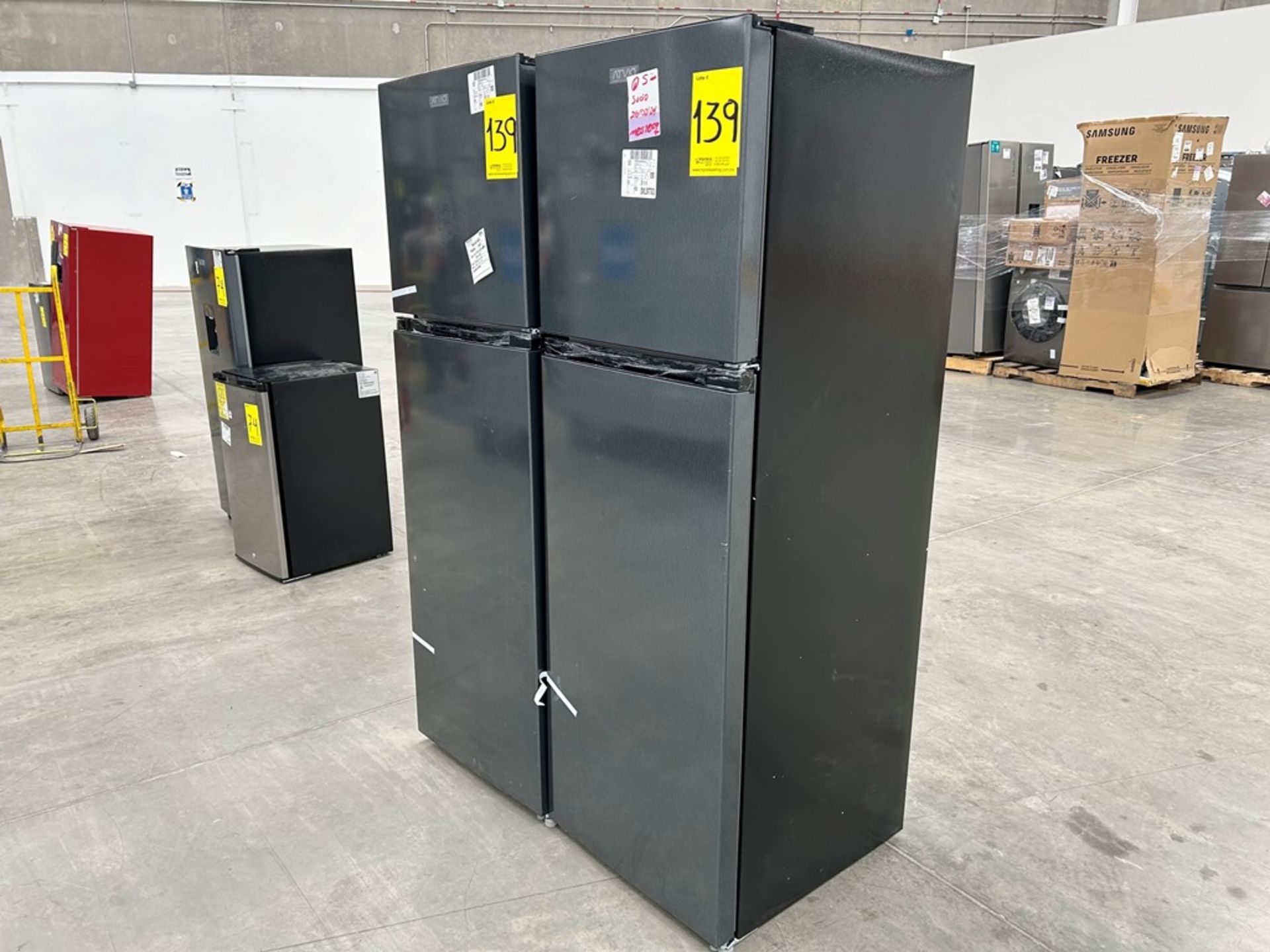 2 refrigeradores contiene: 1 refrigerador Marca ATVIO, Modelo AT94TMS, Color NEGRO; 1 refrigerador - Image 3 of 8