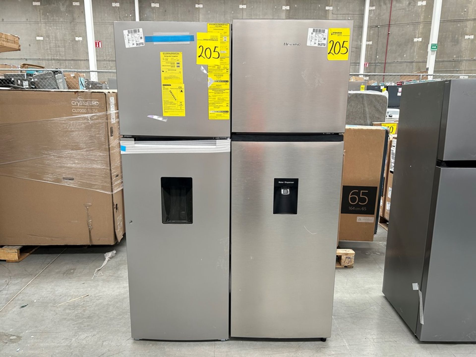 2 refrigeradores contiene: 1 refrigerador con dispensador de agua Marca WHIRPOOL, Modelo WT32209D,