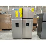 2 refrigeradores contiene: 1 refrigerador con dispensador de agua Marca WHIRPOOL, Modelo WT32209D,