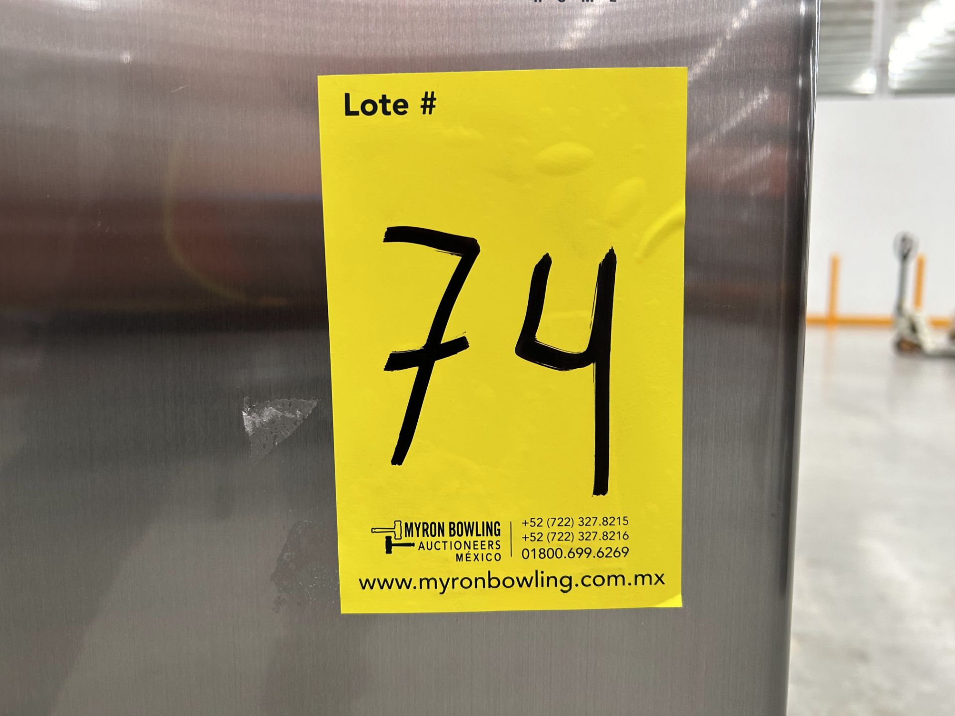 2 refrigeradores contiene: 1 refrigerador Marca ATVIO, Modelo AT66URS, Color NEGRO; 1 Frigobar Marc - Image 5 of 5