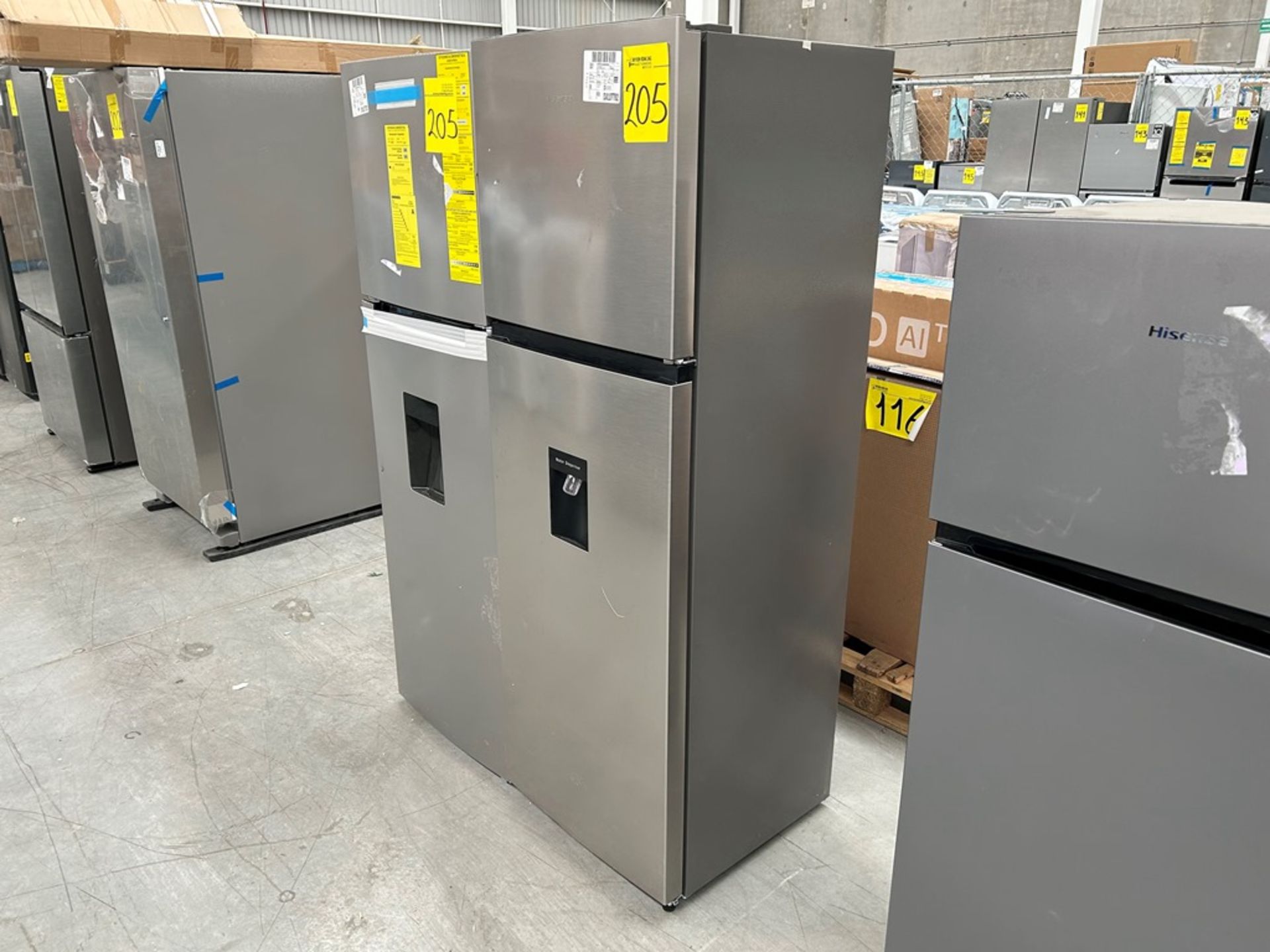 2 refrigeradores contiene: 1 refrigerador con dispensador de agua Marca WHIRPOOL, Modelo WT32209D, - Image 2 of 8