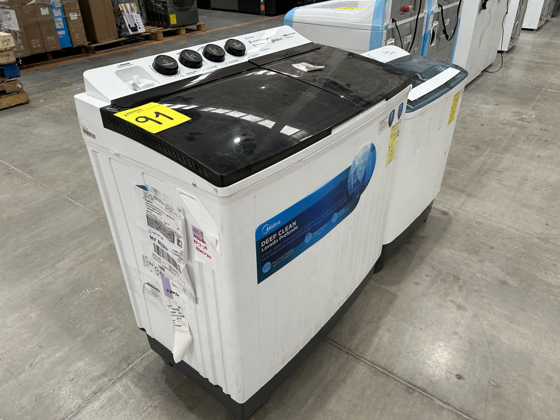 2 Lavadoras contiene: 1 Lavadora de 19 KG, Marca MIDEA, Modelo MT100W190, Serie 00619, Color BLANCO