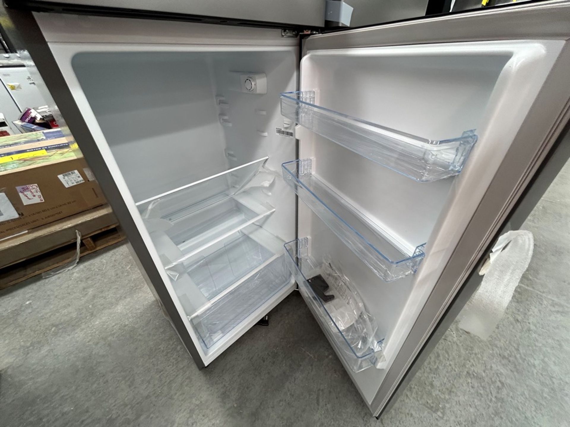 2 refrigeradores contiene: 1 refrigerador Marca HISENSE, Modelo RT80D6AGX, Color GRIS; 1 refrigerad - Image 5 of 8