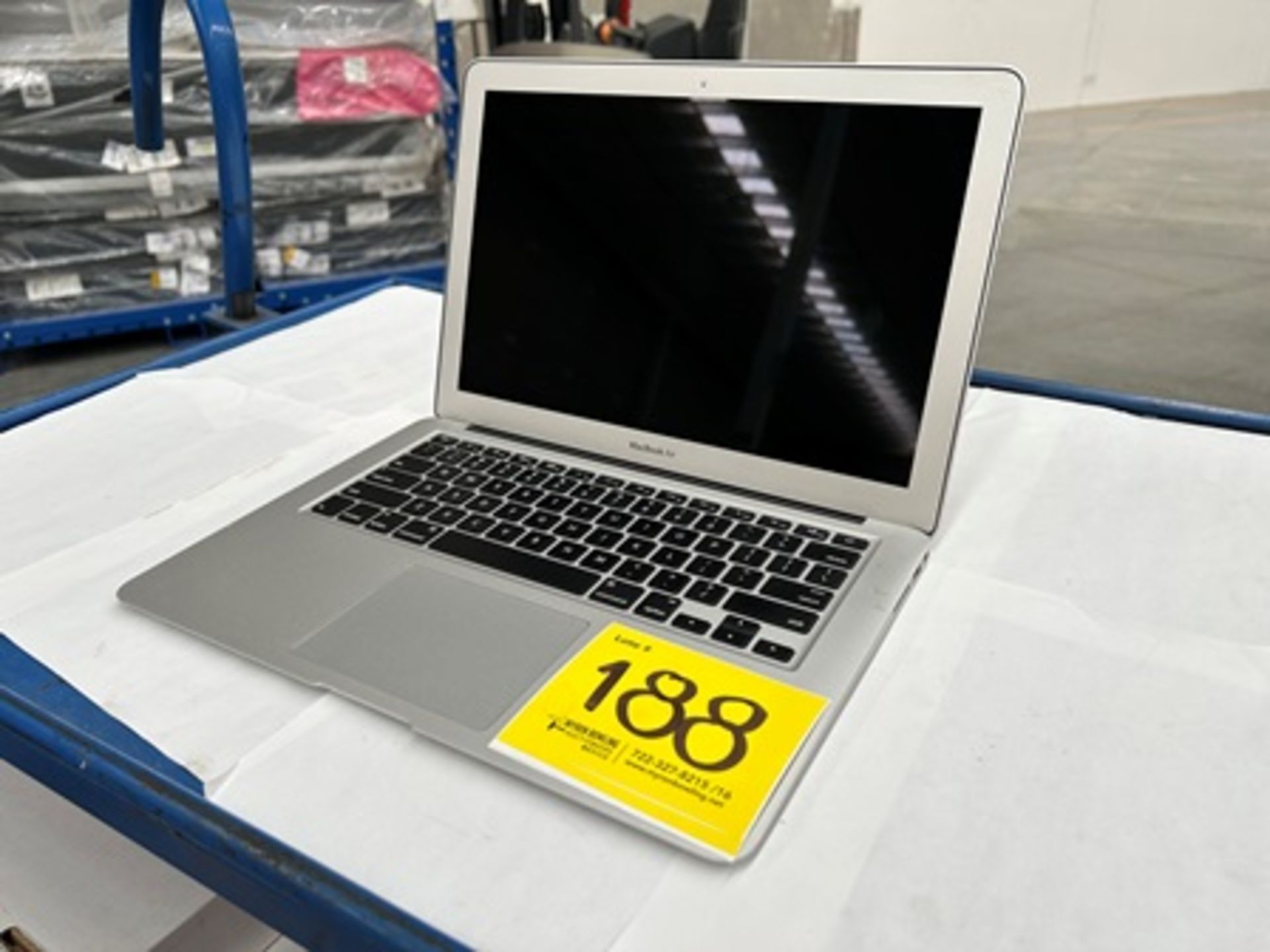 1 MacBook Air de 128 GB (No se asegura su funcionamiento, favor de inspeccionar) - Image 3 of 6