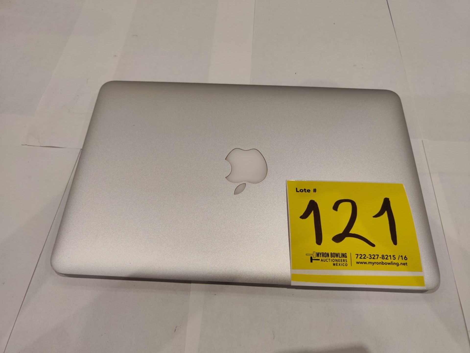 1 MacBook Air de 128 GB (No se asegura su funcionamiento, favor de inspeccionar) - Image 4 of 5