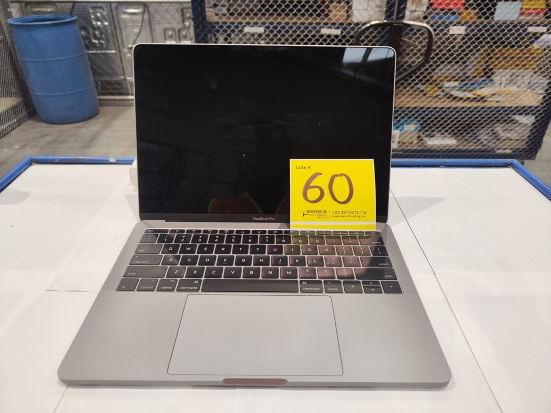 1 MacBook PRO de 128 GB (No se asegura su funcionamiento, favor de inspeccionar)