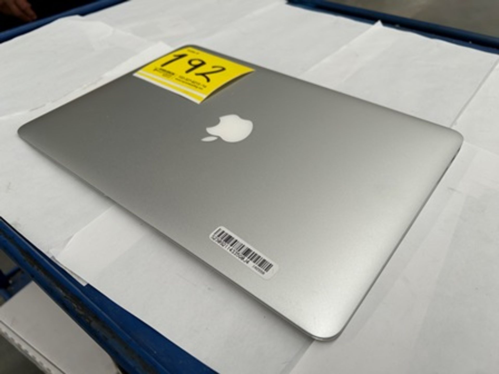 1 MacBook Air de 128 GB (enciende, con cuenta)(No se asegura su funcionamiento, favor de inspeccion - Image 6 of 6