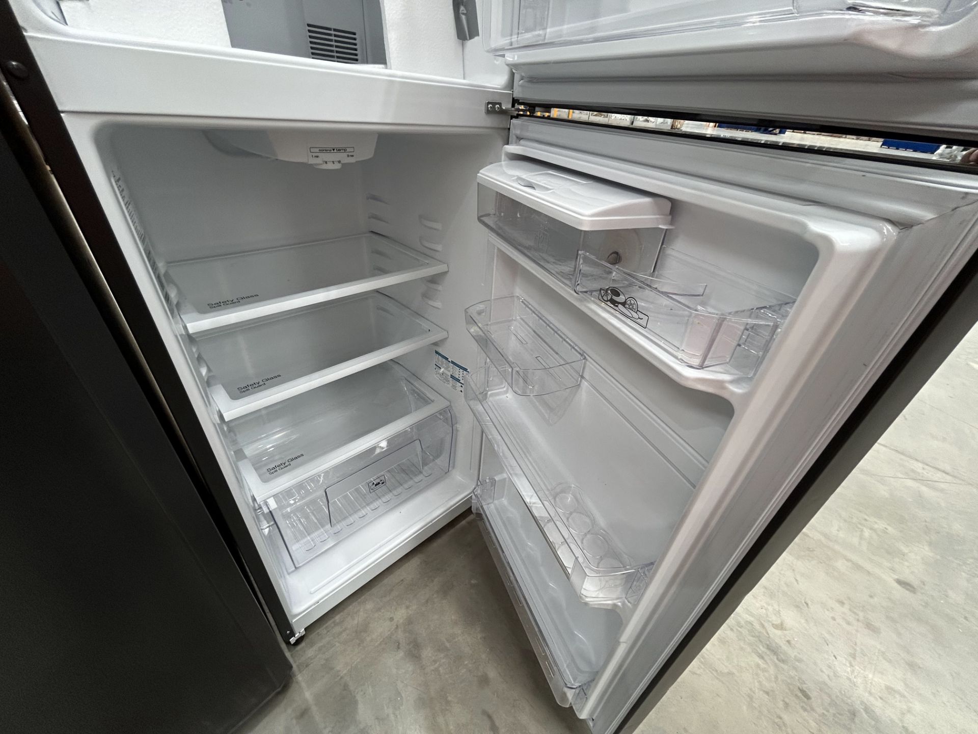 2 refrigeradores contiene: 1 refrigerador con dispensador de agua Marca MABE, Modelo RME360FDMRD, S - Image 5 of 7