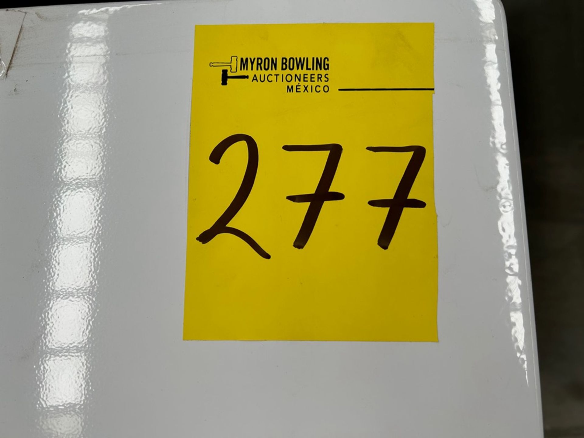 2 Lavadoras contiene: 1 Lavadora de 22 KG, Marca WHRIPOOL, Modelo 8MWTW2224WJM0, Serie 22742, Color - Image 6 of 6