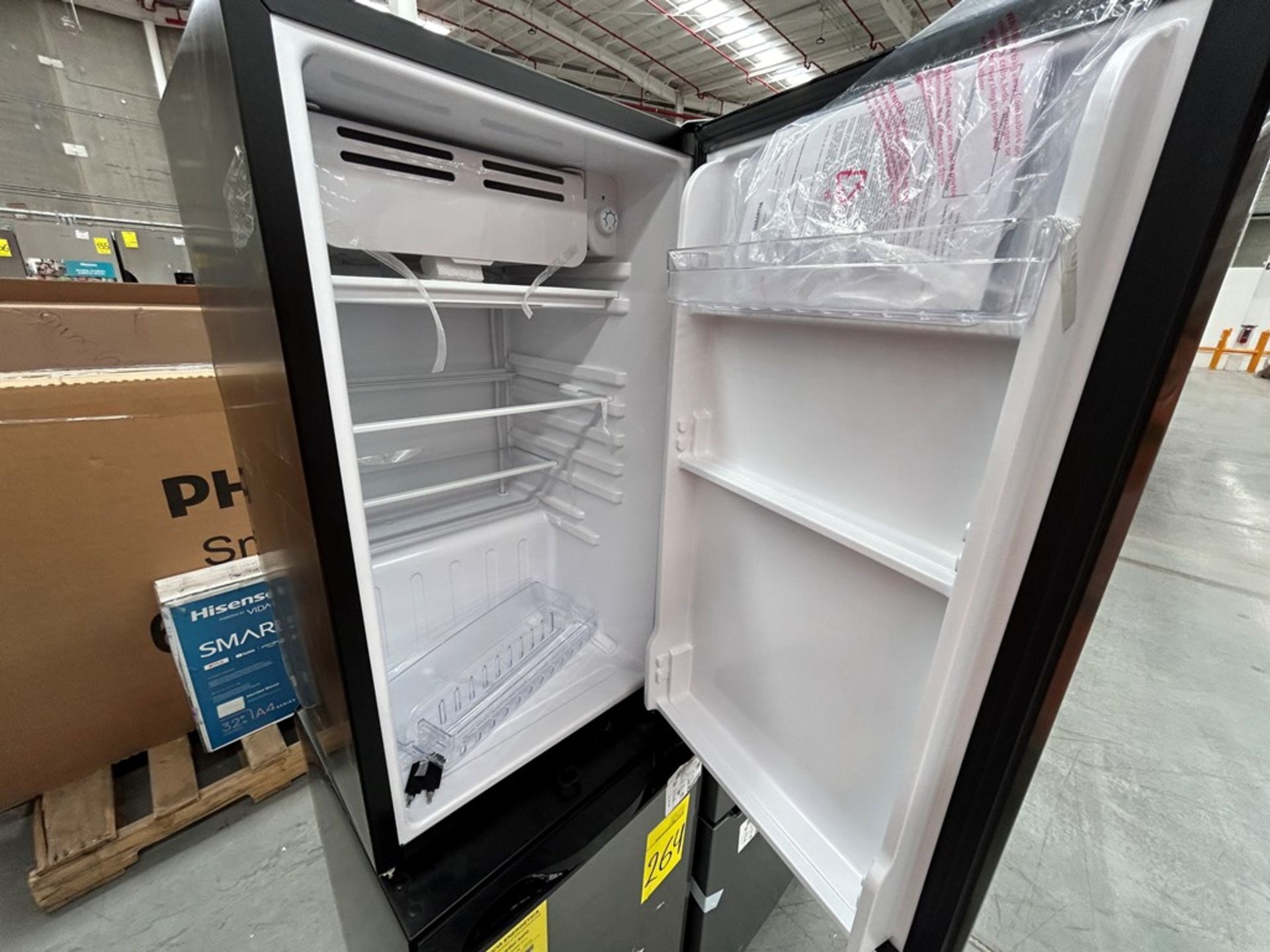 3 frigobares contiene: 1 frigobar Marca ATVIO, Modelo BC90SU, Color GRIS; 1 frigobar Marca ATVIO, M - Image 4 of 7