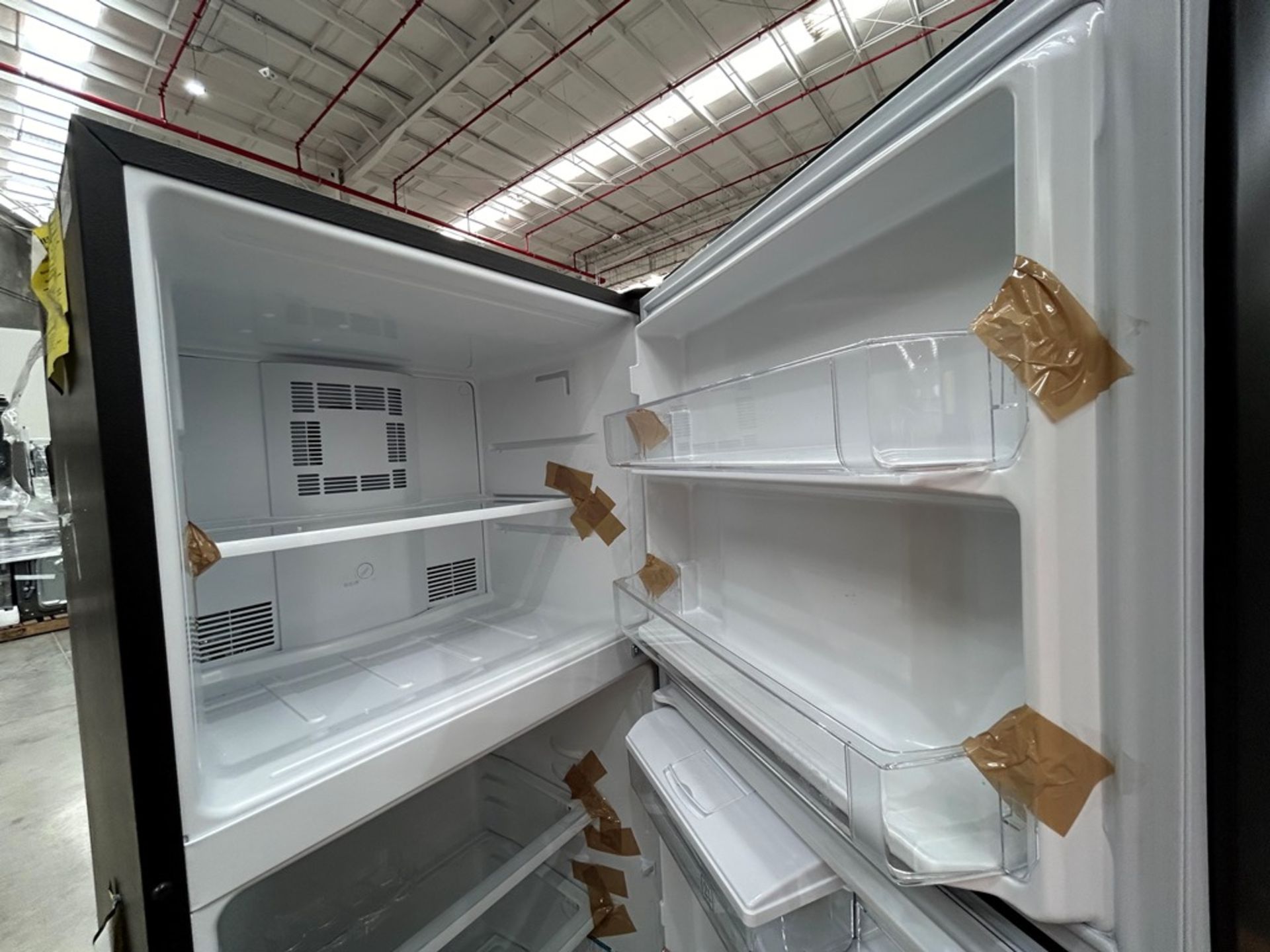 2 refrigeradores contiene: 1 refrigerador con dispensador de agua Marca MABE, Modelo RME360FDMRD, S - Image 7 of 10