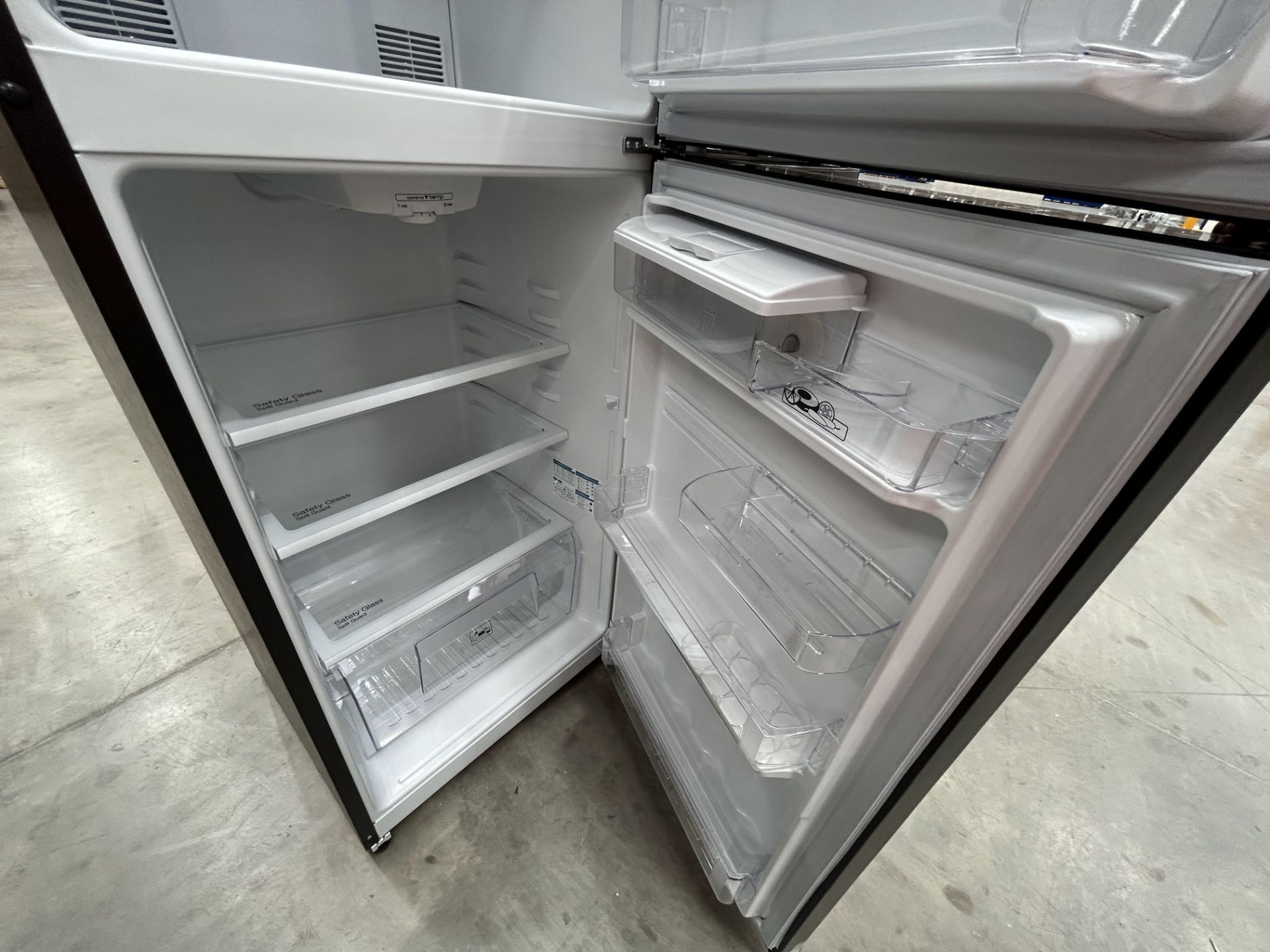 2 refrigeradores contiene: 1 refrigerador con dispensador de agua Marca MABE, Modelo RME360FDMRD, S - Image 5 of 8