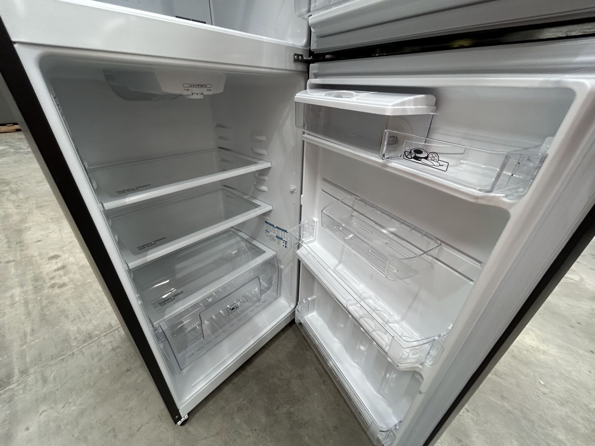 2 refrigeradores contiene: 1 refrigerador con dispensador de agua Marca MABE, Modelo RME360FDMRD, S - Image 5 of 8