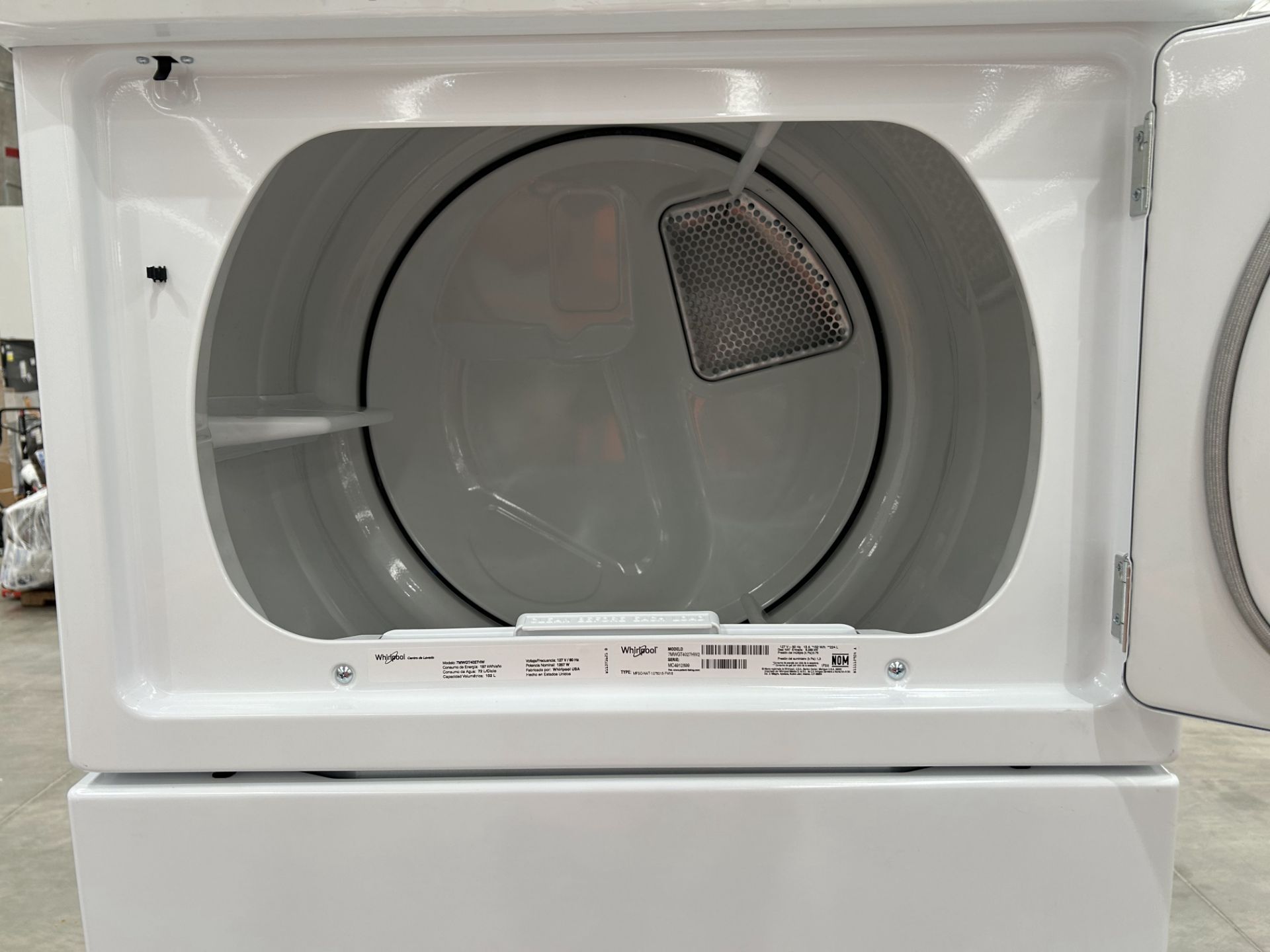 1 centro de lavado Marca WHIRPOOL, Modelo 7MWGT4027HW2, Serie 12899, Color Blanco (No se asegura su - Image 4 of 6