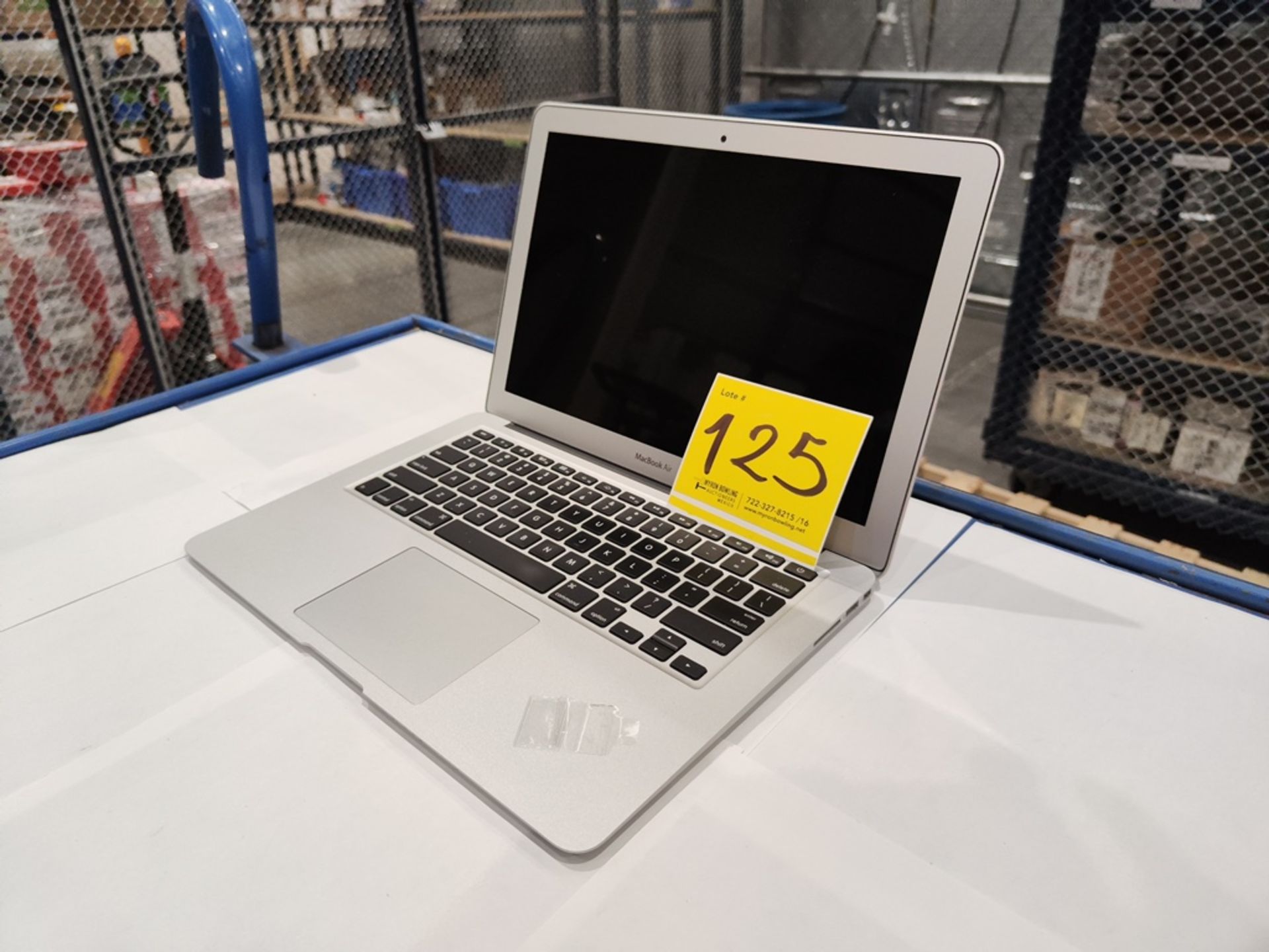 1 MacBook Air de 128 GB (No se asegura su funcionamiento, favor de inspeccionar) - Image 2 of 5