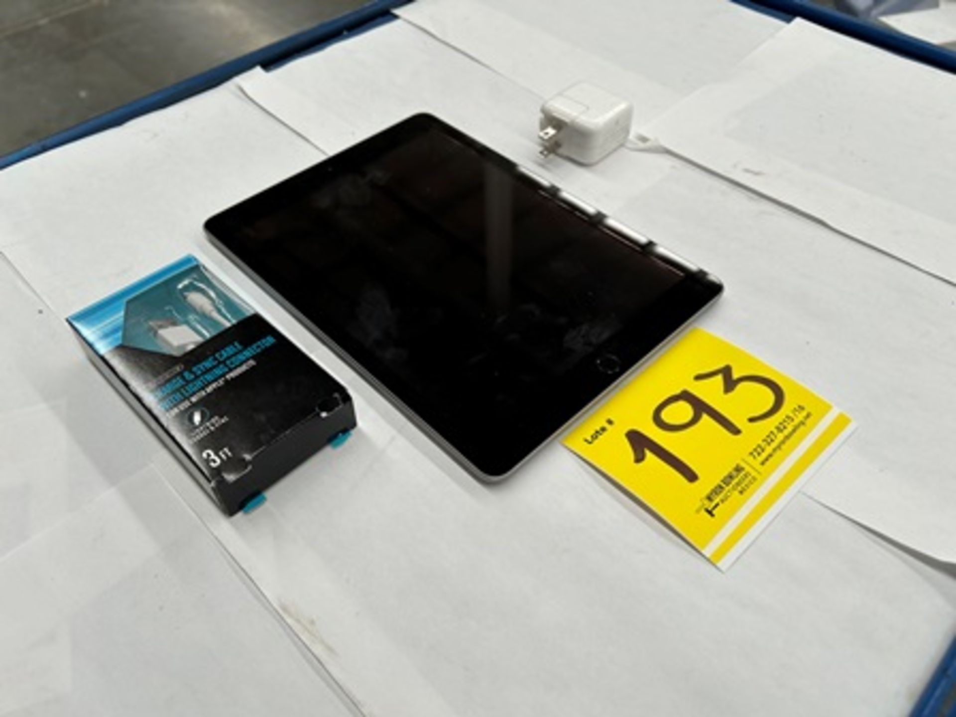 1 iPad 6a generación de 32 GB (Favor de inspeccionar) - Image 2 of 5