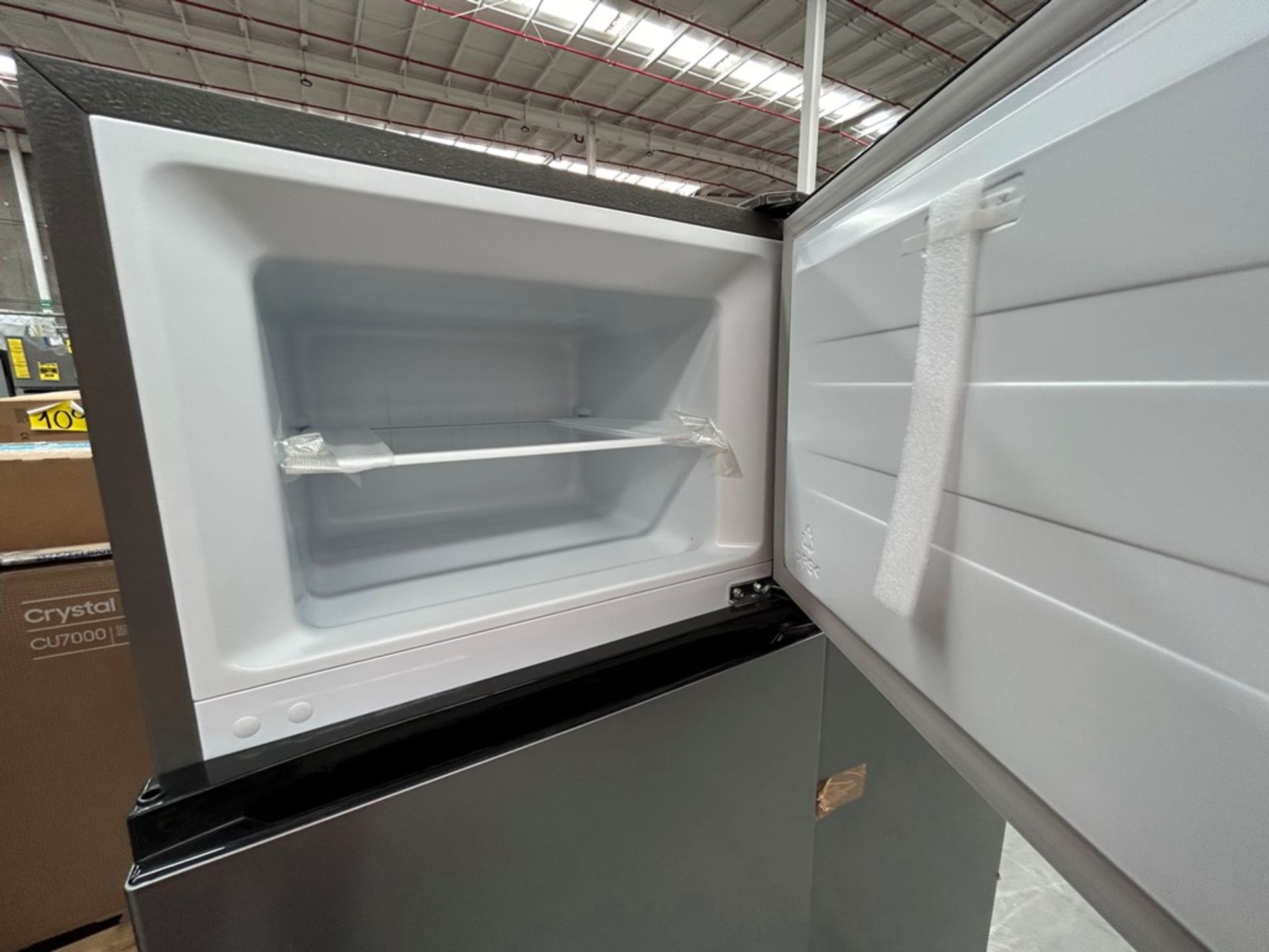 2 refrigeradores contiene: 1 refrigerador Marca HISENSE, Modelo RT80D6AGX, Color NEGRO; 1 refrigera - Image 4 of 8