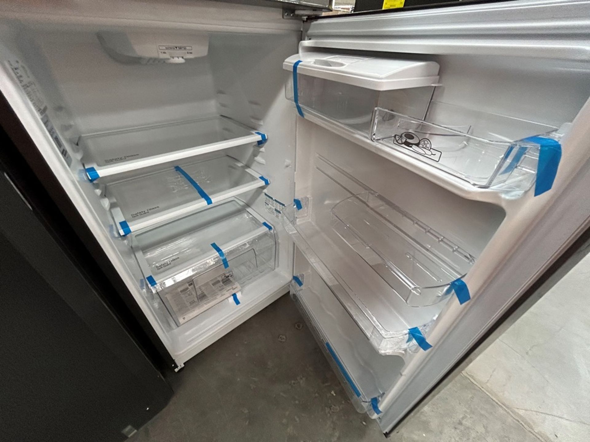 2 refrigeradores contiene: 1 refrigerador con dispensador de agua Marca MABE, Modelo RME360FDMRD, S - Image 7 of 8