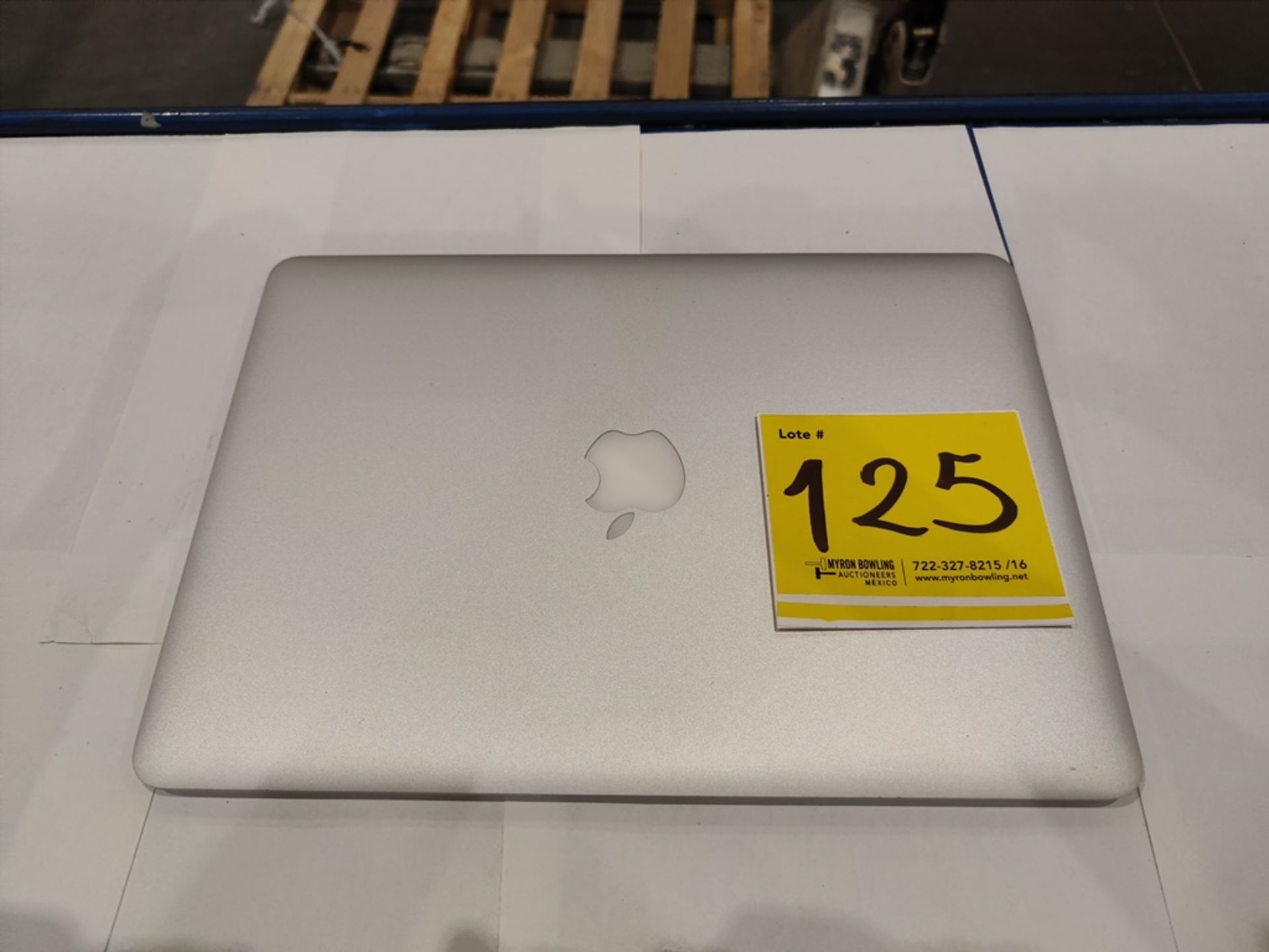 1 MacBook Air de 128 GB (No se asegura su funcionamiento, favor de inspeccionar) - Image 4 of 5