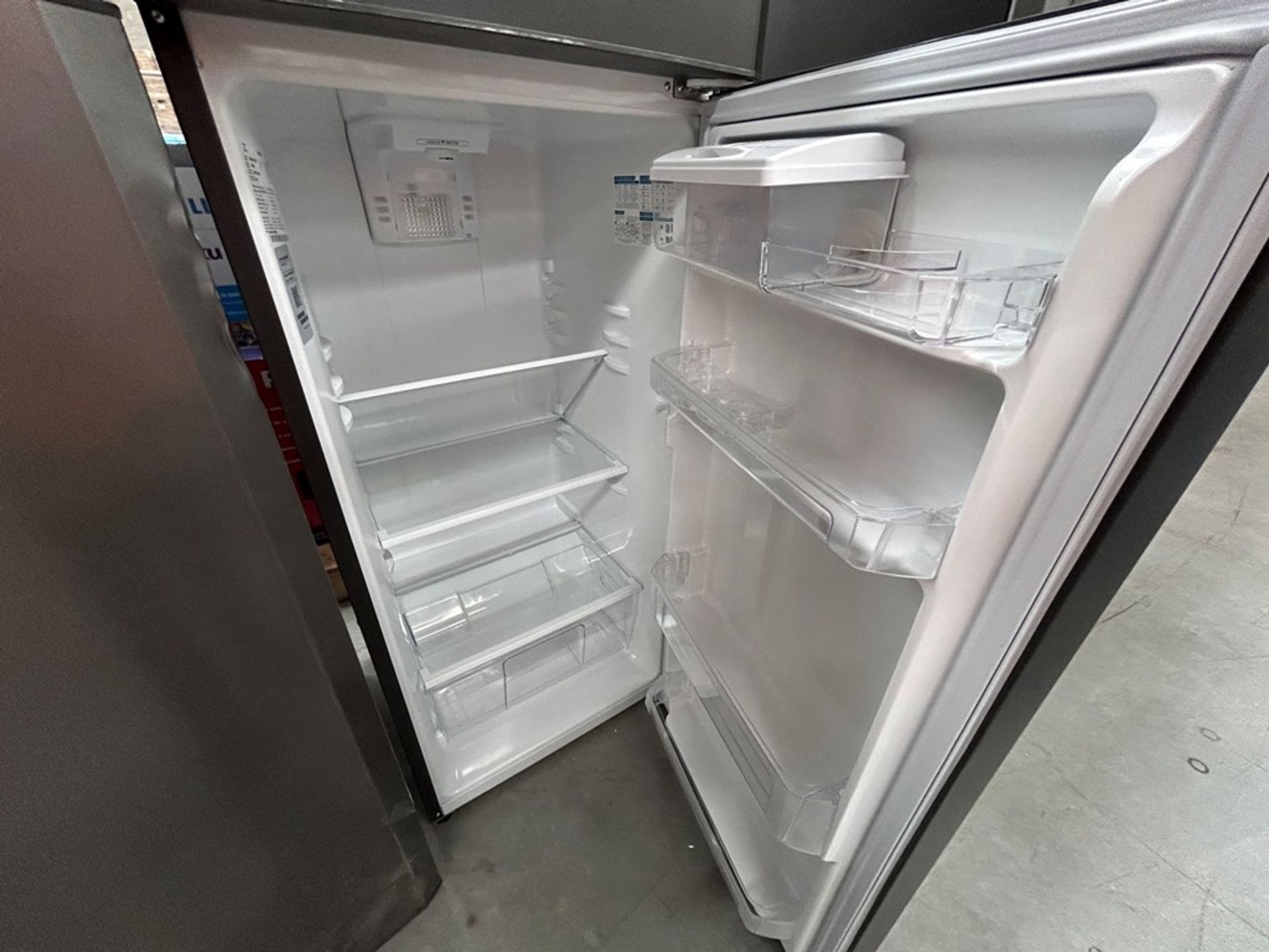 2 refrigeradores contiene: 1 refrigerador con dispensador de agua Marca MABE, Modelo RMA300FJMRD, S - Image 7 of 7