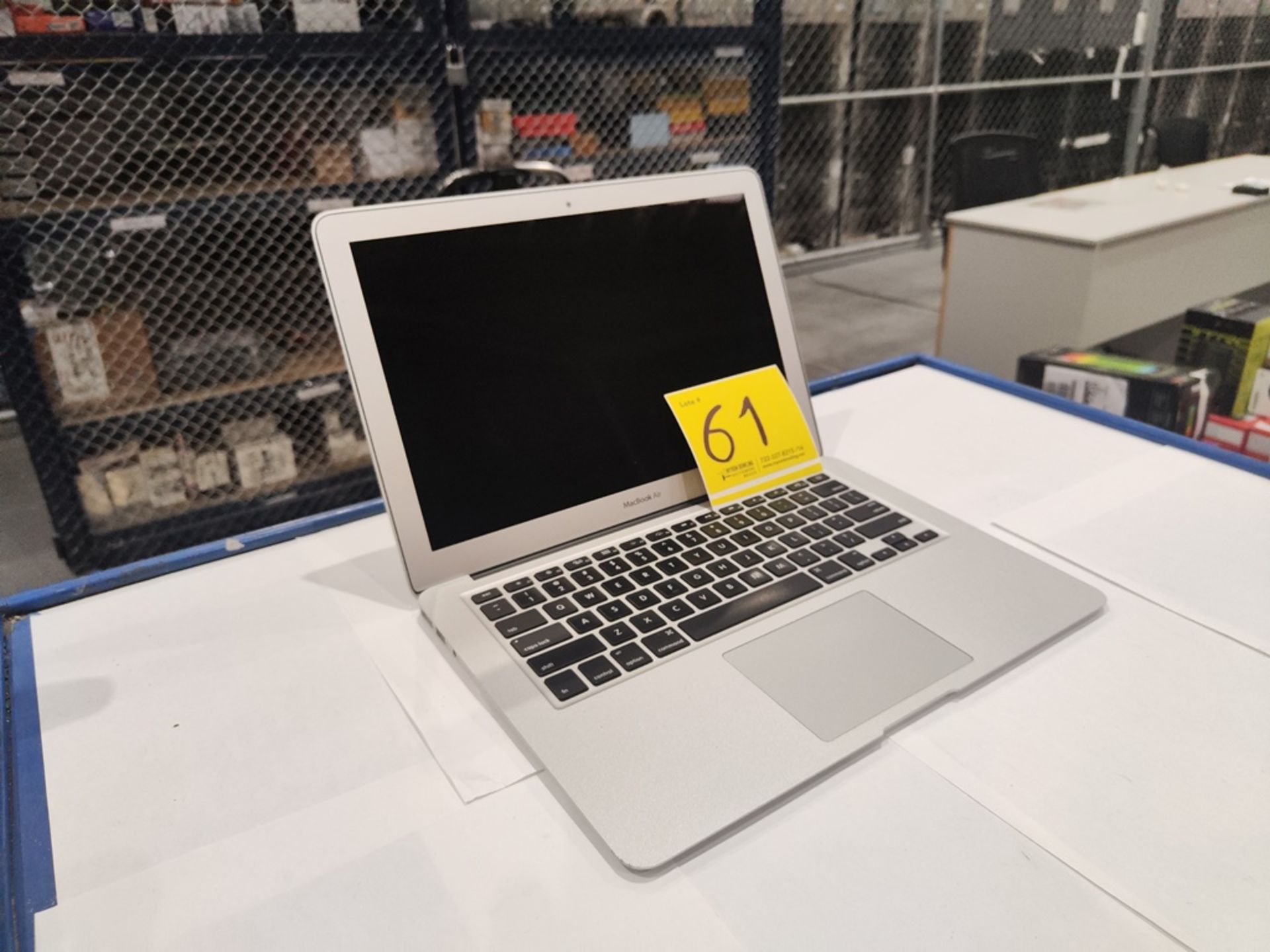 1 MacBook Air de 128 GB (No se asegura su funcionamiento, favor de inspeccionar) - Image 3 of 5