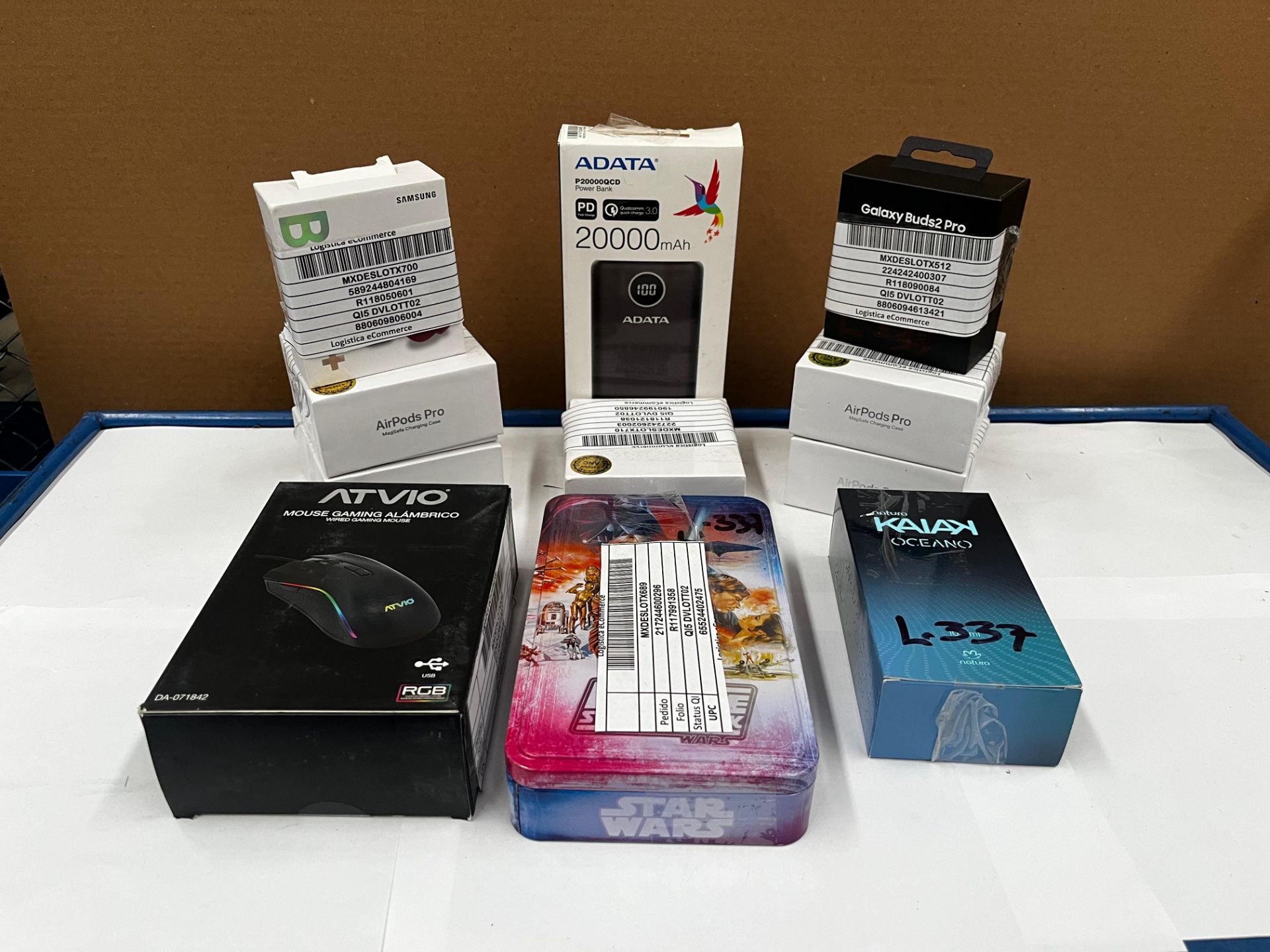 Lote de 11 piezas contiene: 1 batería portátil de 20,000 mAh DATA; 1 perfume NATURA para hombre; 1 - Image 6 of 18