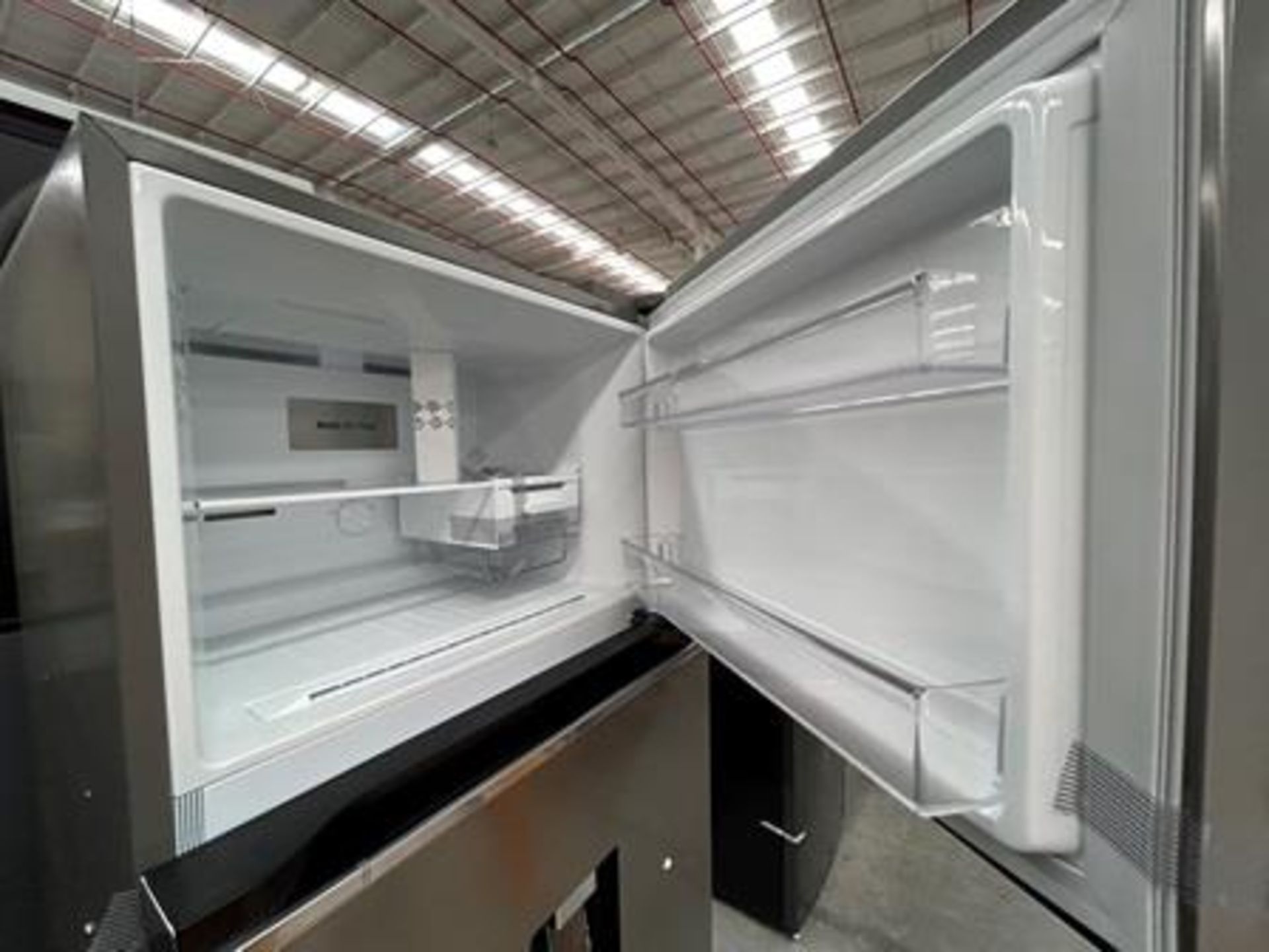 1 refrigerador con dispensador de agua Marca LG, Modelo VT40WP, Serie 6K093, Color GRIS (Equipo de - Bild 6 aus 7