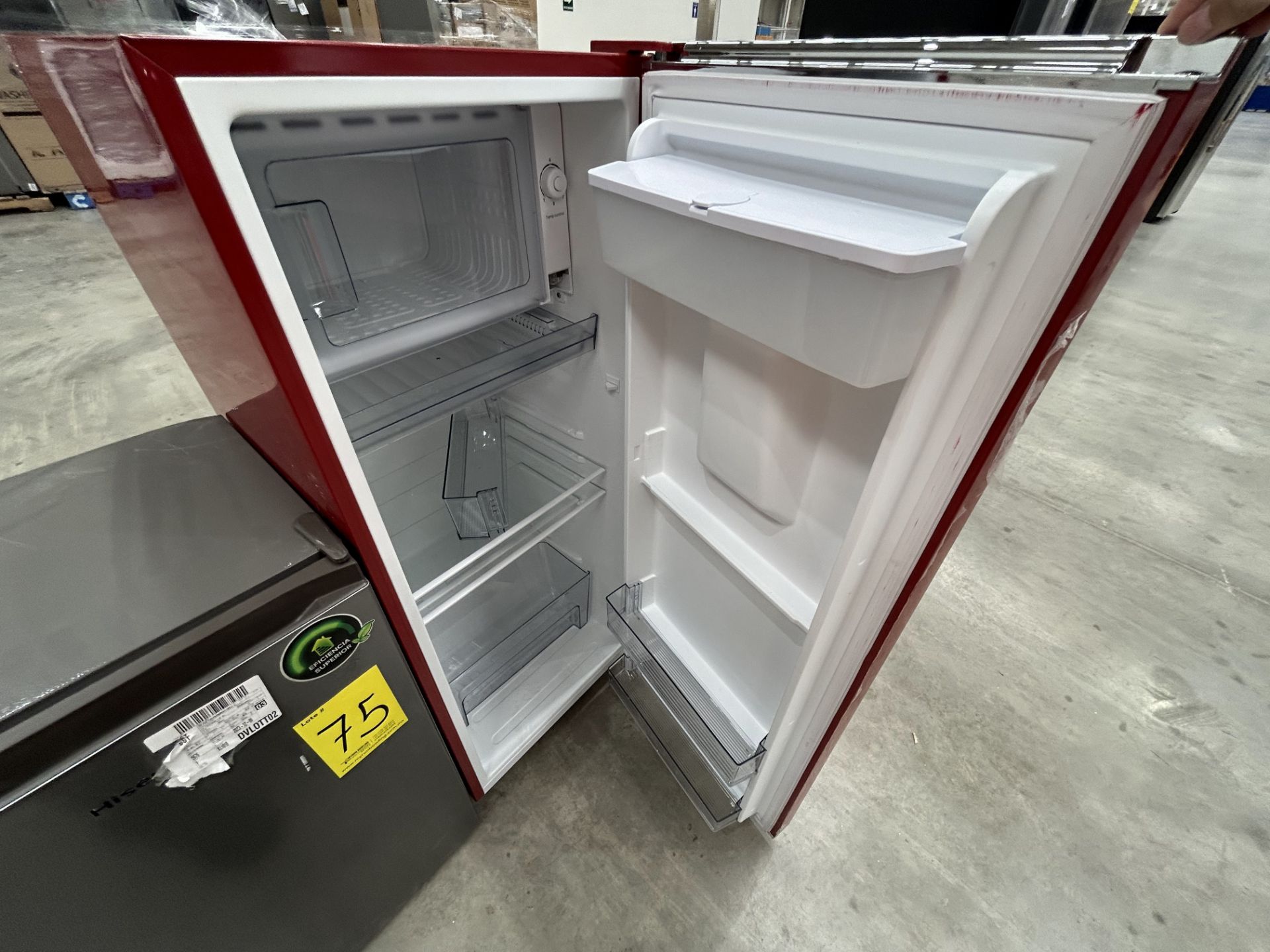 2 refrigeradores contiene: 1 refrigerador Marca GALANZ, Modelo GLR70MRD, Color ROJO; 1 Frigobar Mar - Bild 4 aus 6