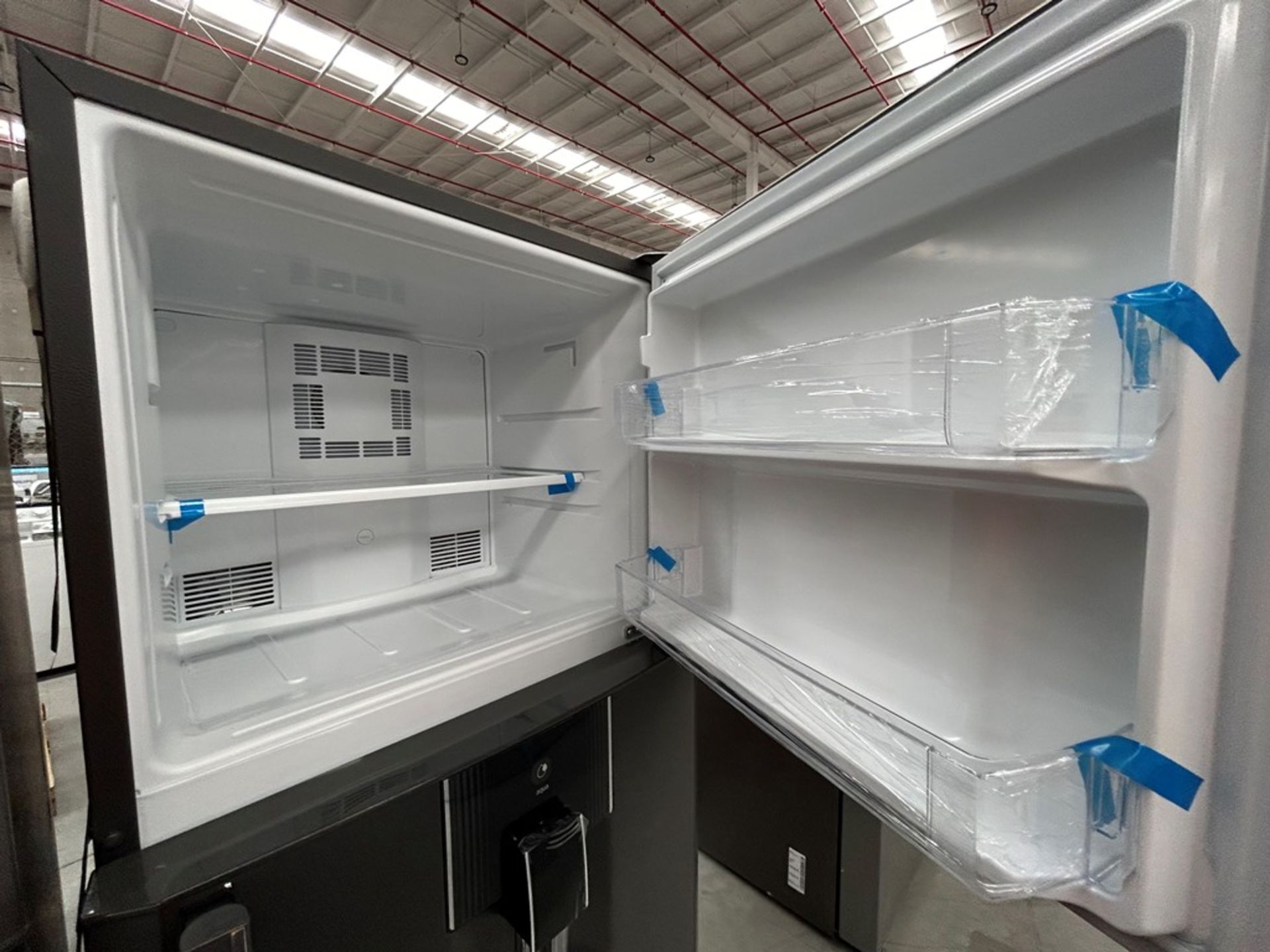 2 refrigeradores contiene: 1 refrigerador con dispensador de agua Marca MABE, Modelo RME360FDMRD, S - Image 6 of 8