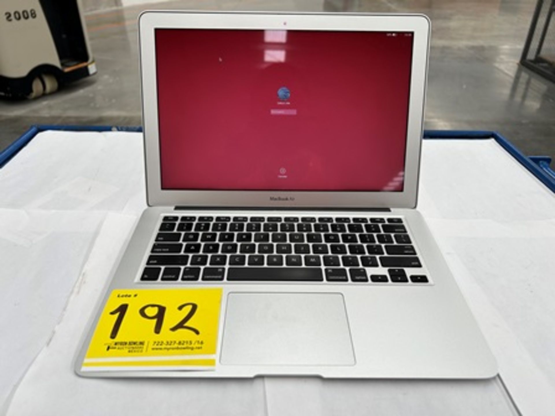 1 MacBook Air de 128 GB (enciende, con cuenta)(No se asegura su funcionamiento, favor de inspeccion