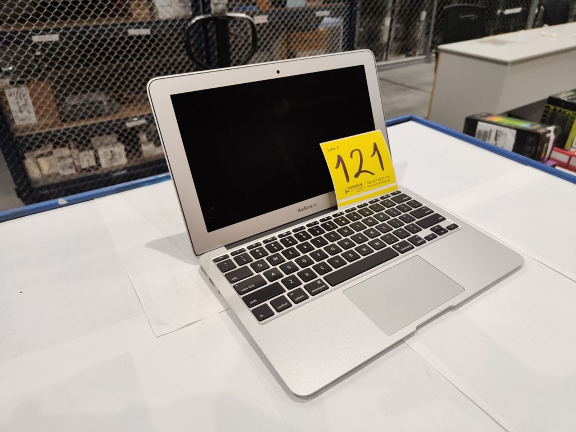 1 MacBook Air de 128 GB (No se asegura su funcionamiento, favor de inspeccionar) - Image 2 of 5