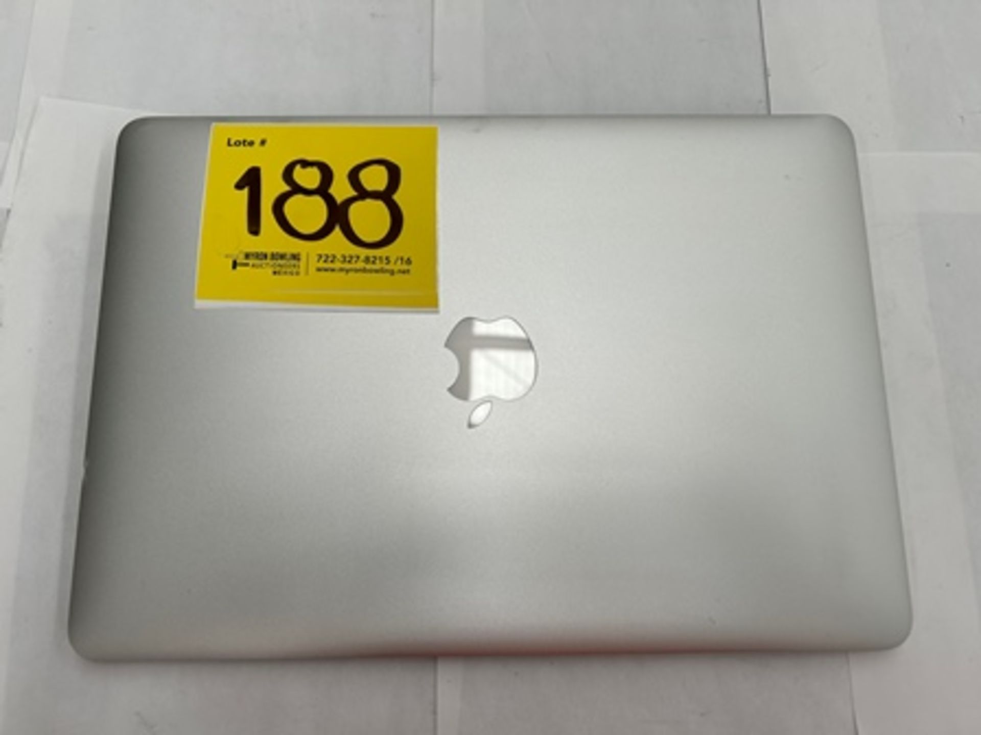 1 MacBook Air de 128 GB (No se asegura su funcionamiento, favor de inspeccionar) - Image 4 of 6