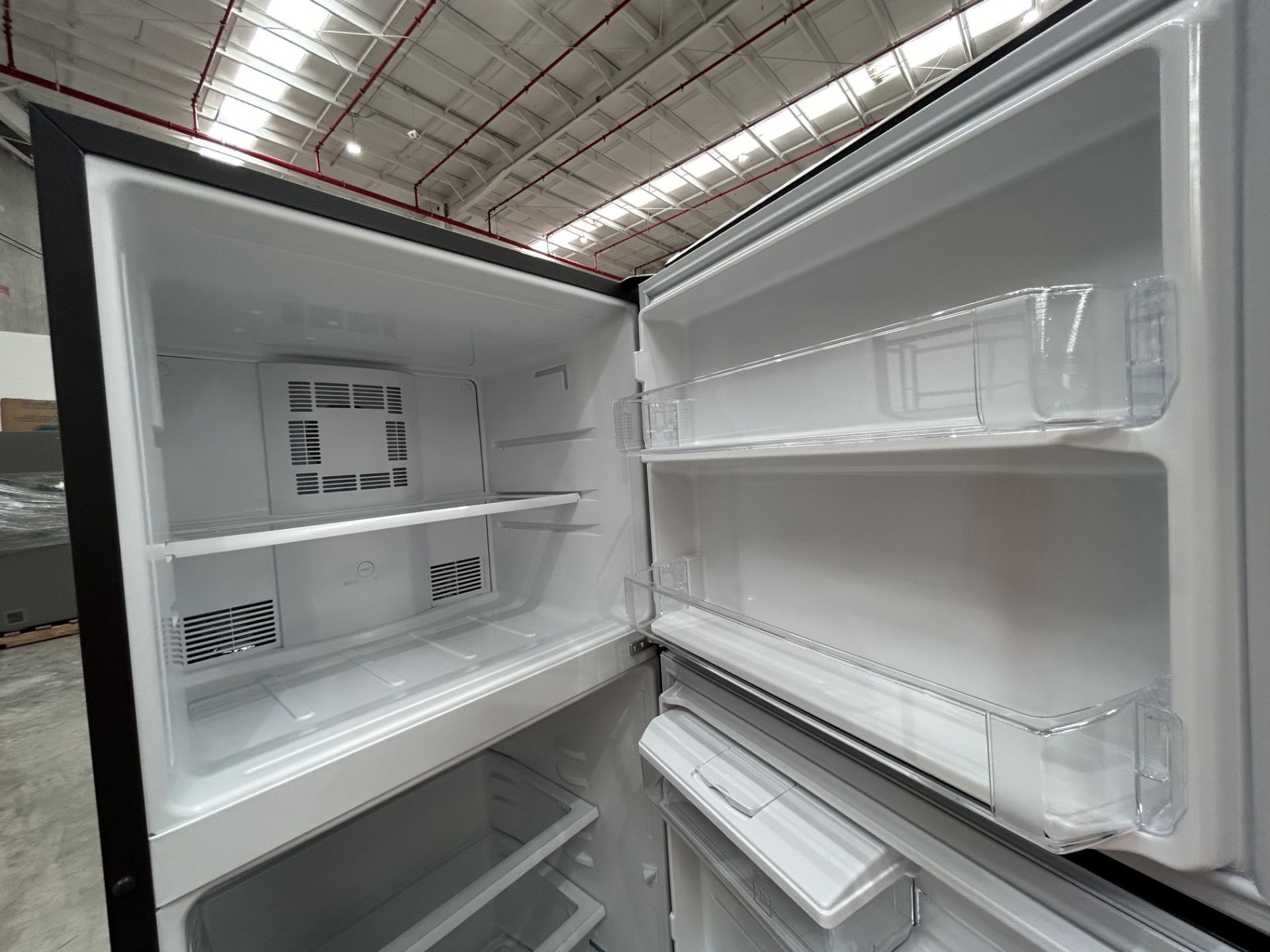 2 refrigeradores contiene: 1 refrigerador con dispensador de agua Marca MABE, Modelo RME360FDMRD, S - Image 4 of 8