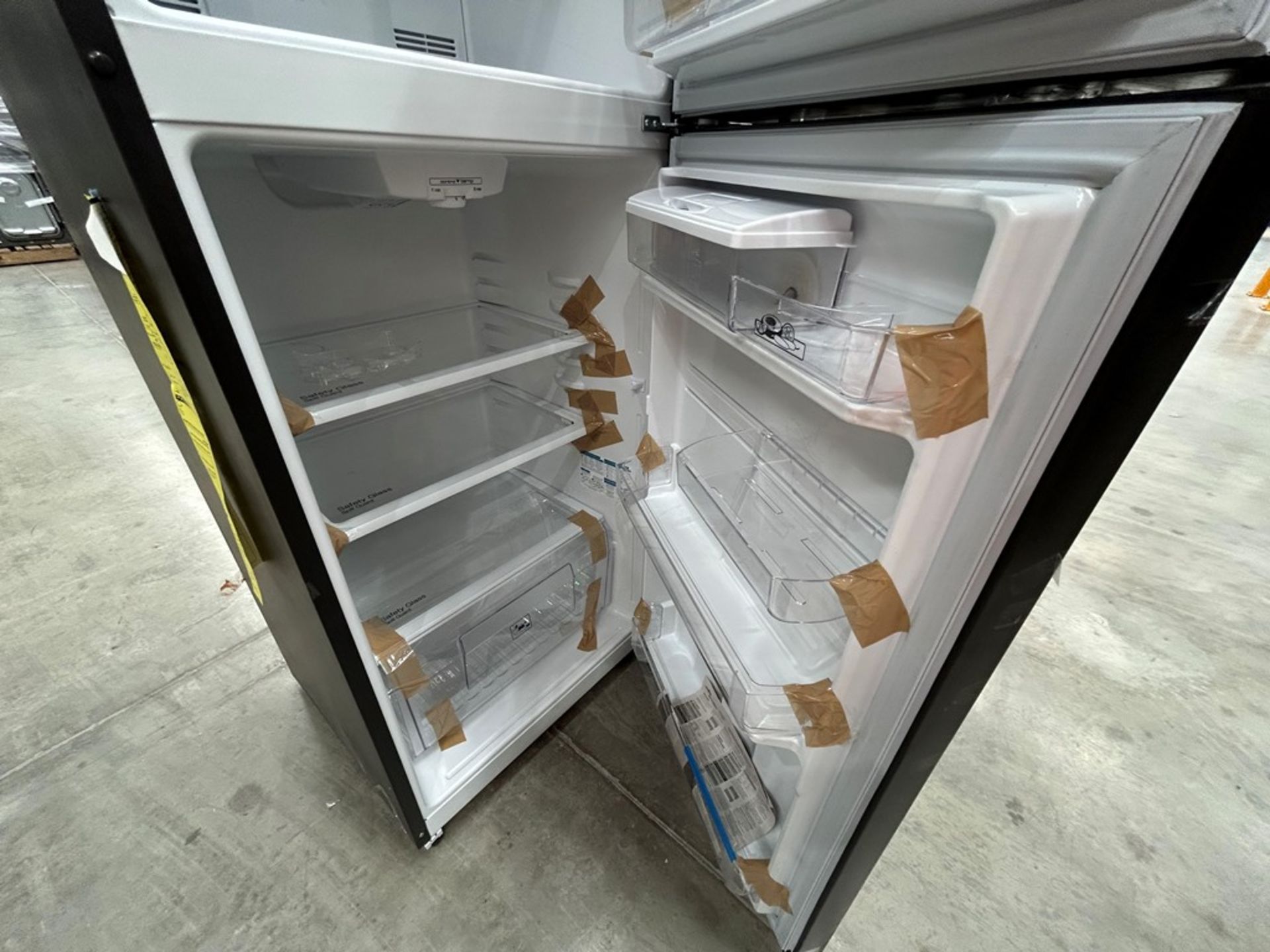 2 refrigeradores contiene: 1 refrigerador con dispensador de agua Marca MABE, Modelo RME360FDMRD, S - Image 8 of 10
