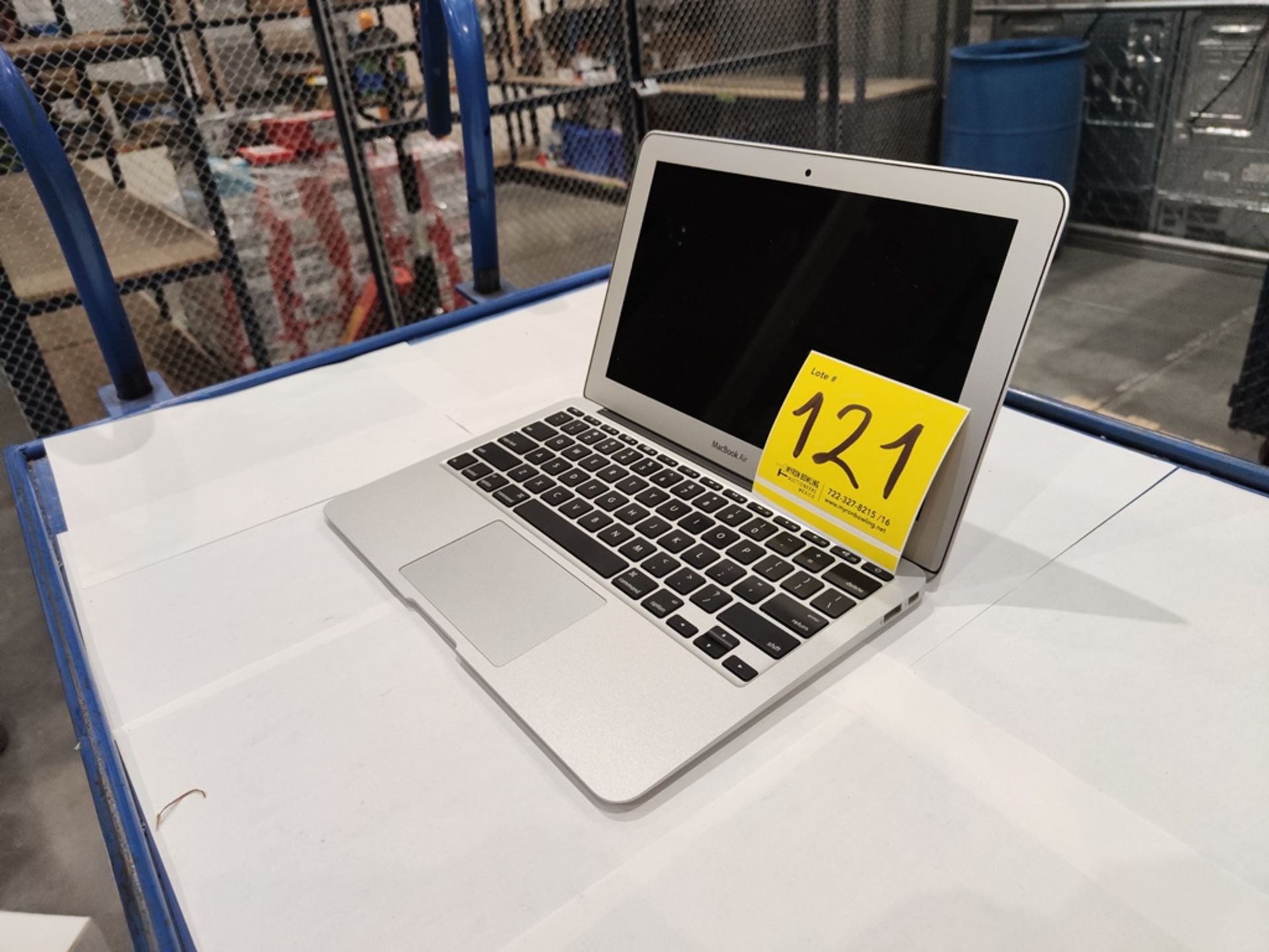 1 MacBook Air de 128 GB (No se asegura su funcionamiento, favor de inspeccionar) - Image 3 of 5