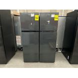 2 refrigeradores contiene: 1 refrigerador Marca ATVIO, Modelo AT94TMS, Color NEGRO; 1 refrigerador