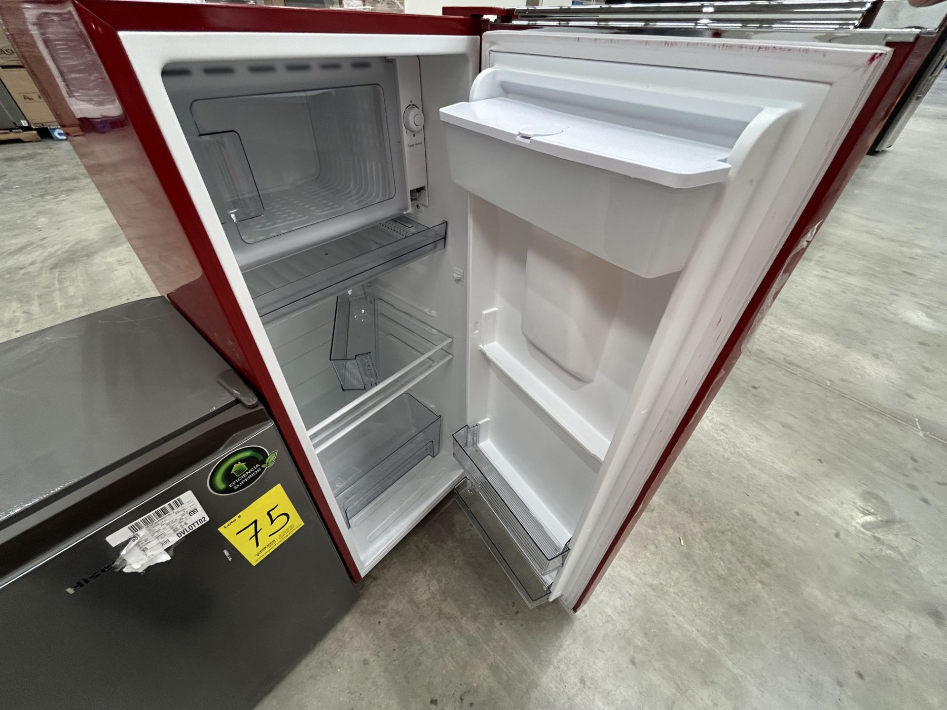 2 refrigeradores contiene: 1 refrigerador Marca GALANZ, Modelo GLR70MRD, Color ROJO; 1 Frigobar Mar - Bild 5 aus 6