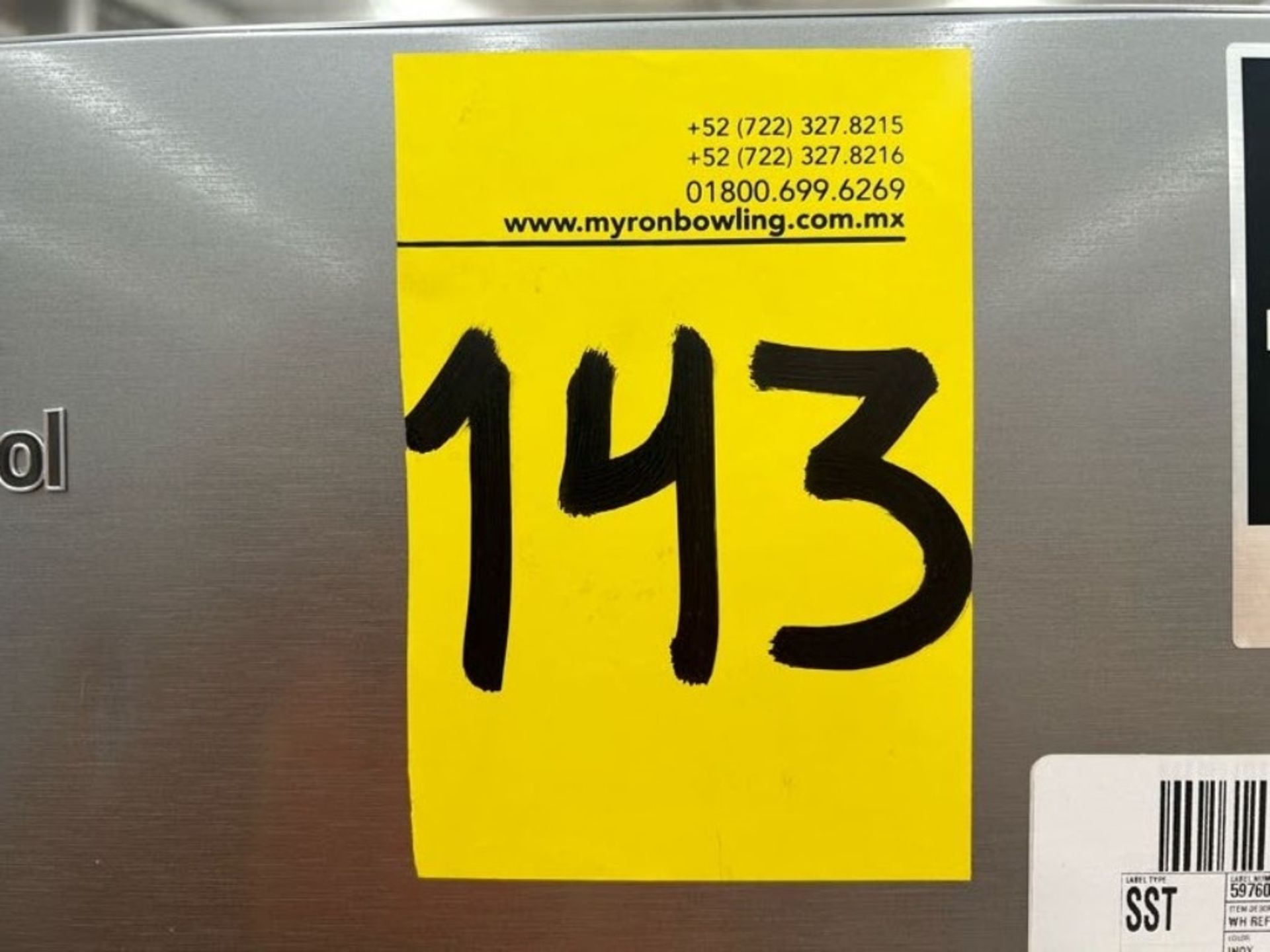 2 refrigeradores contiene: 1 refrigerador Marca WHIRPOOL, Modelo WT1130, Color GRIS; 1 refrigerador - Image 8 of 8