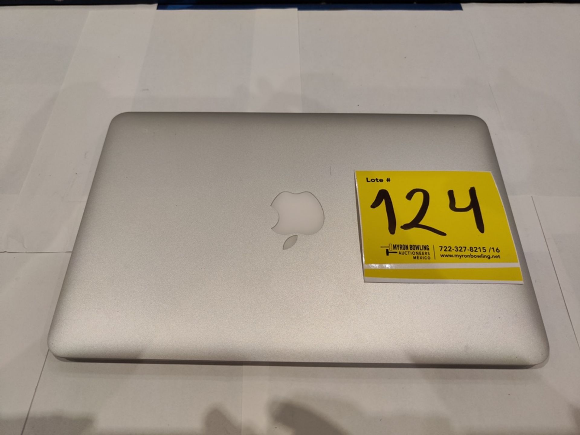 1 MacBook Air de 128 GB (No se asegura su funcionamiento, favor de inspeccionar) - Image 4 of 5