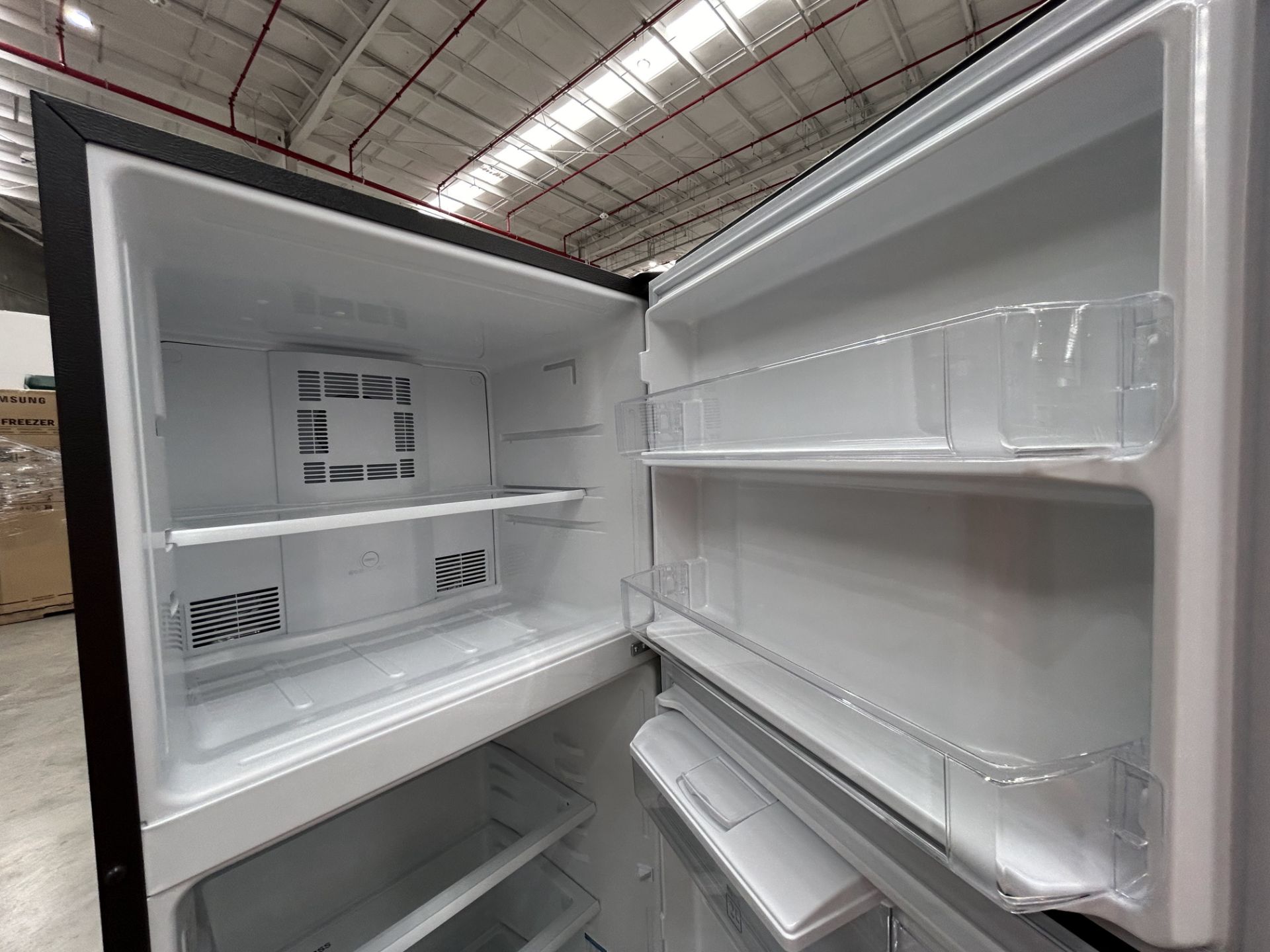 2 refrigeradores contiene: 1 refrigerador con dispensador de agua Marca MABE, Modelo RME360FDMRD, S - Image 4 of 8